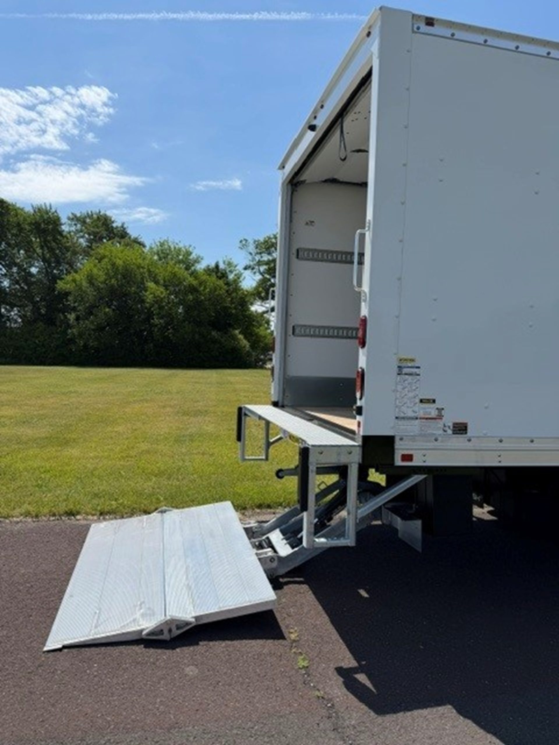 2026 Isuzu NPR GAS HD - image 5 of 6