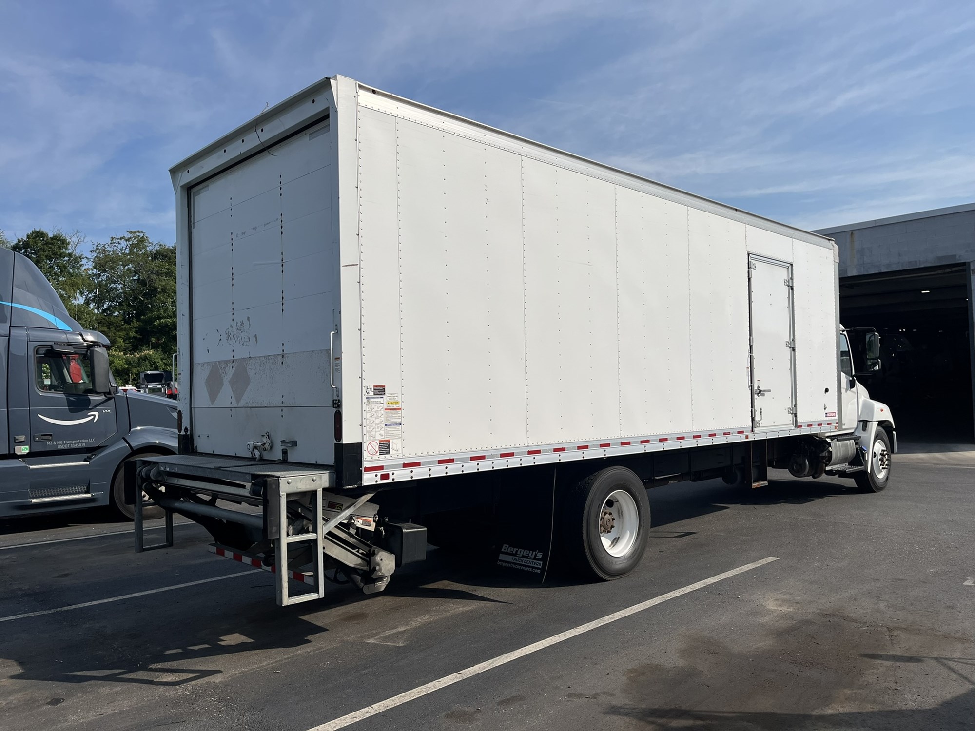 2020 Hino 268 in Pennsauken, NJ — photo 4