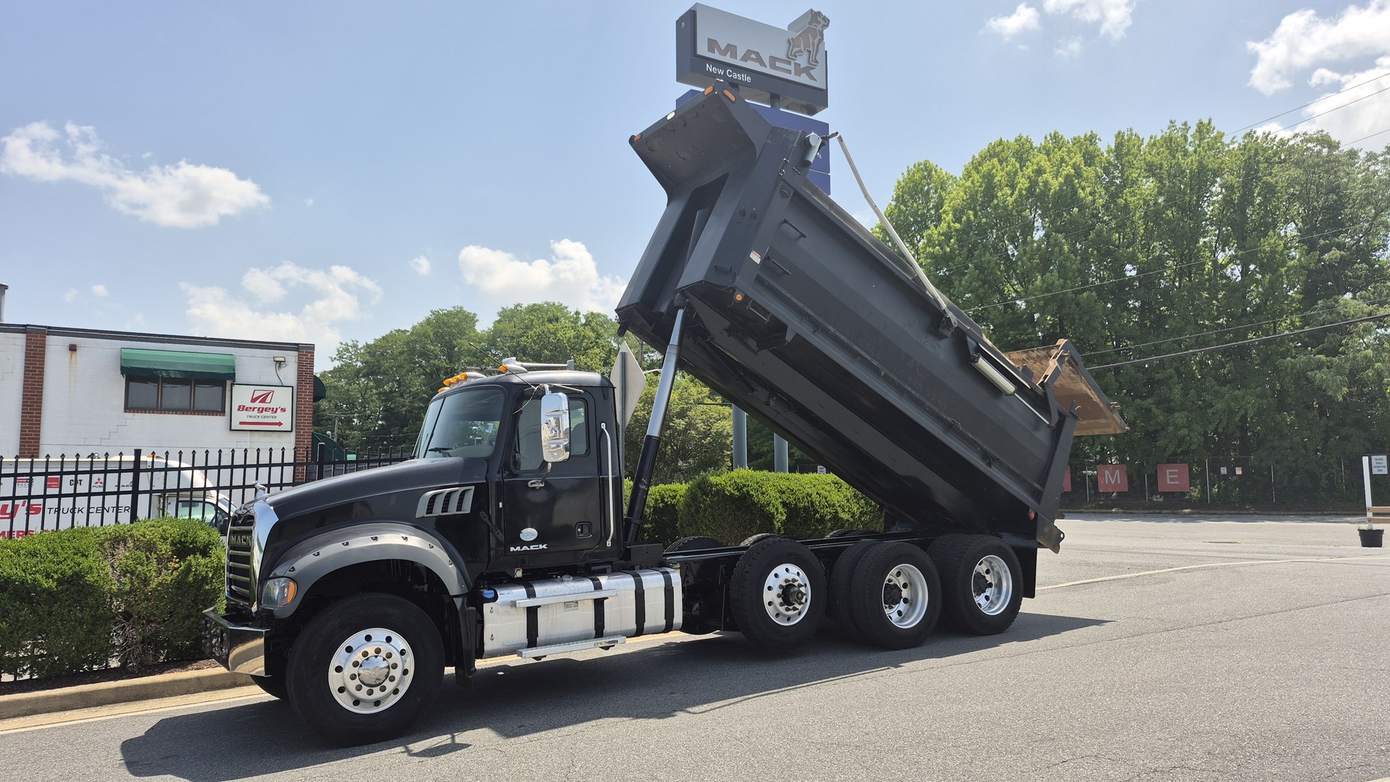 2017 MACK 700 - image 1 of 6