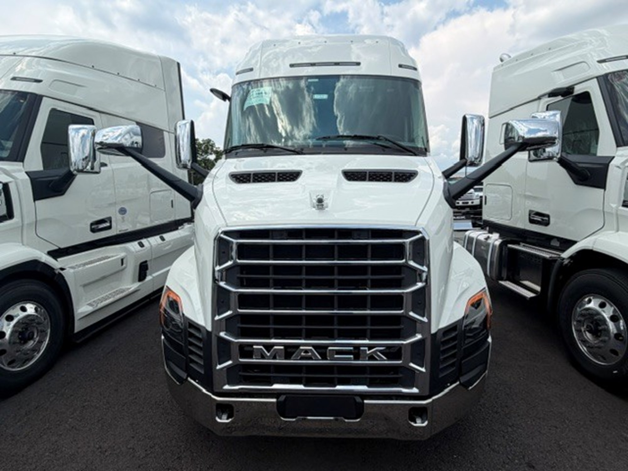 2027 MACK AN64TV04 2027 MACK AN64TV04 - image 2 of 6