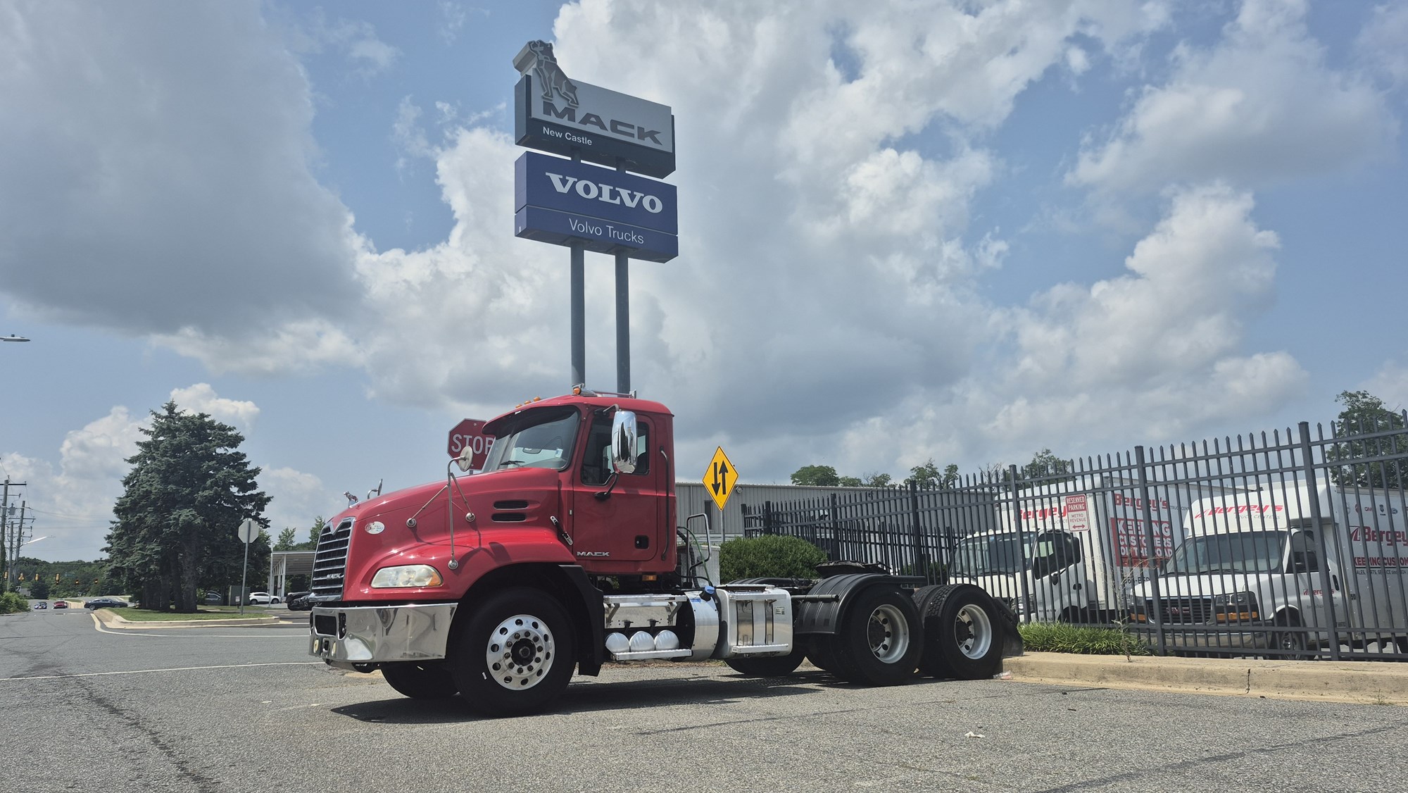2016 Mack Pinnacle in New Castle, DE — photo 2