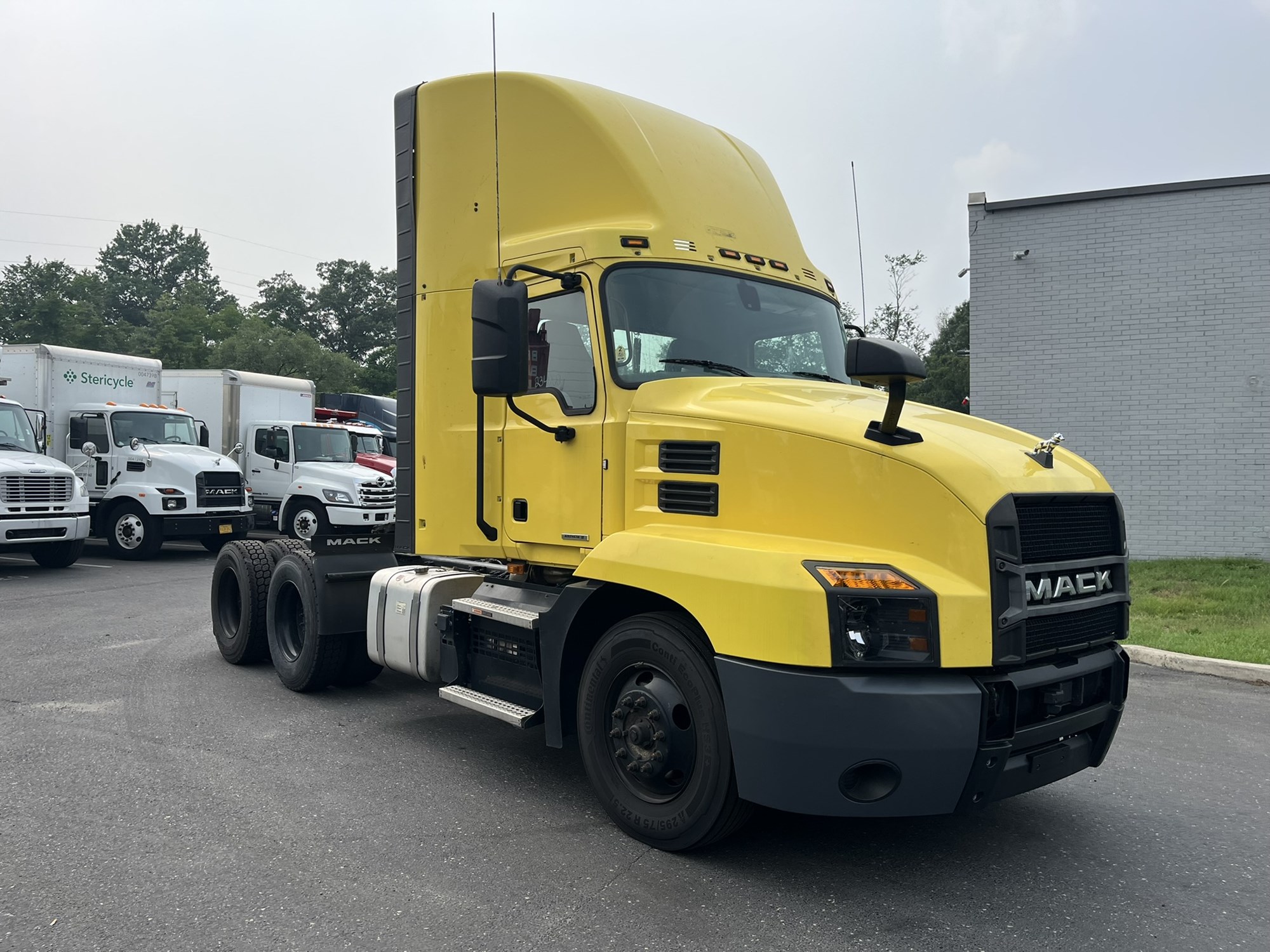 2023 Mack Anthem in Pennsauken, NJ — photo 3