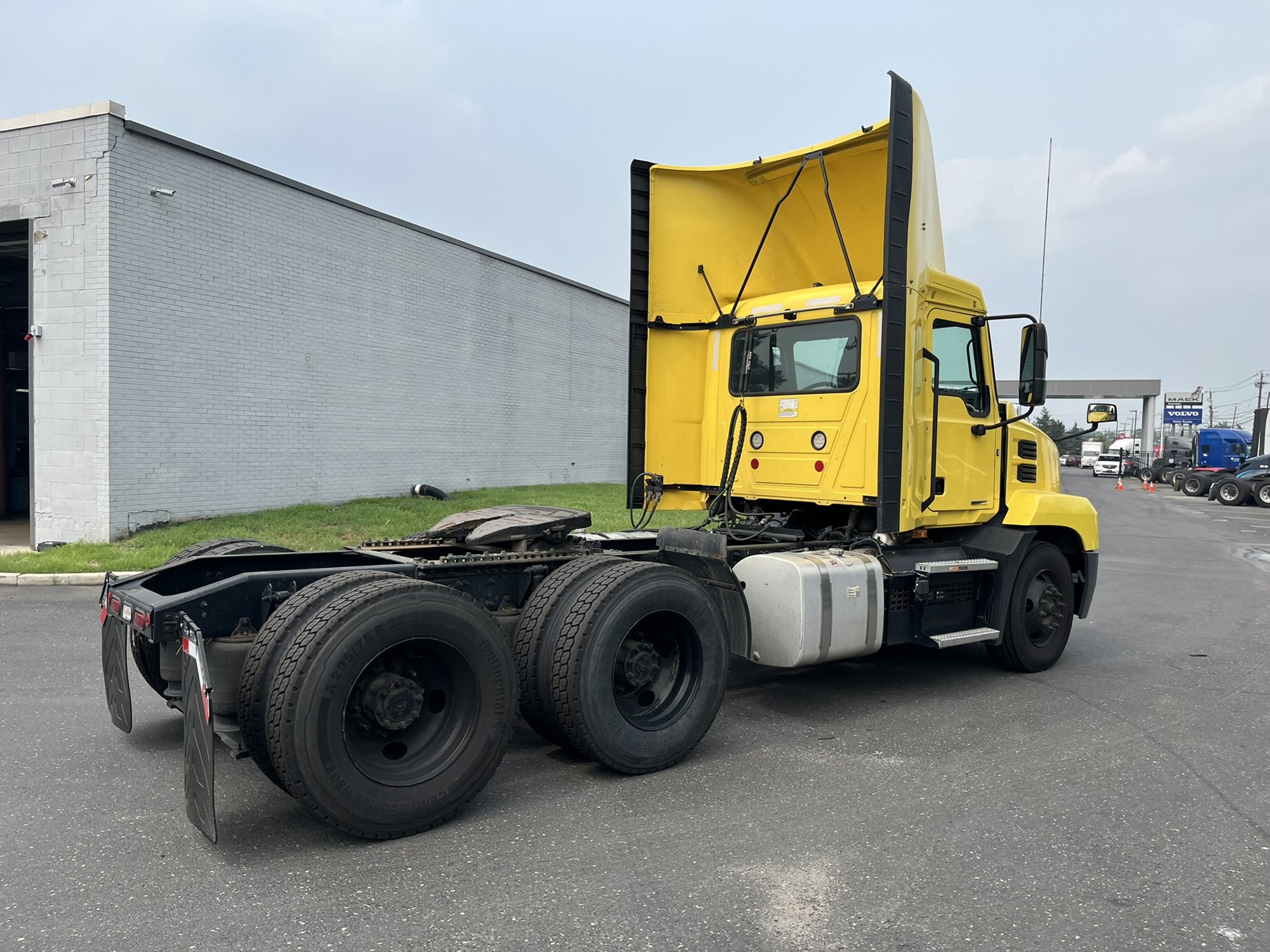 2023 Mack Anthem in Pennsauken, NJ — photo 4