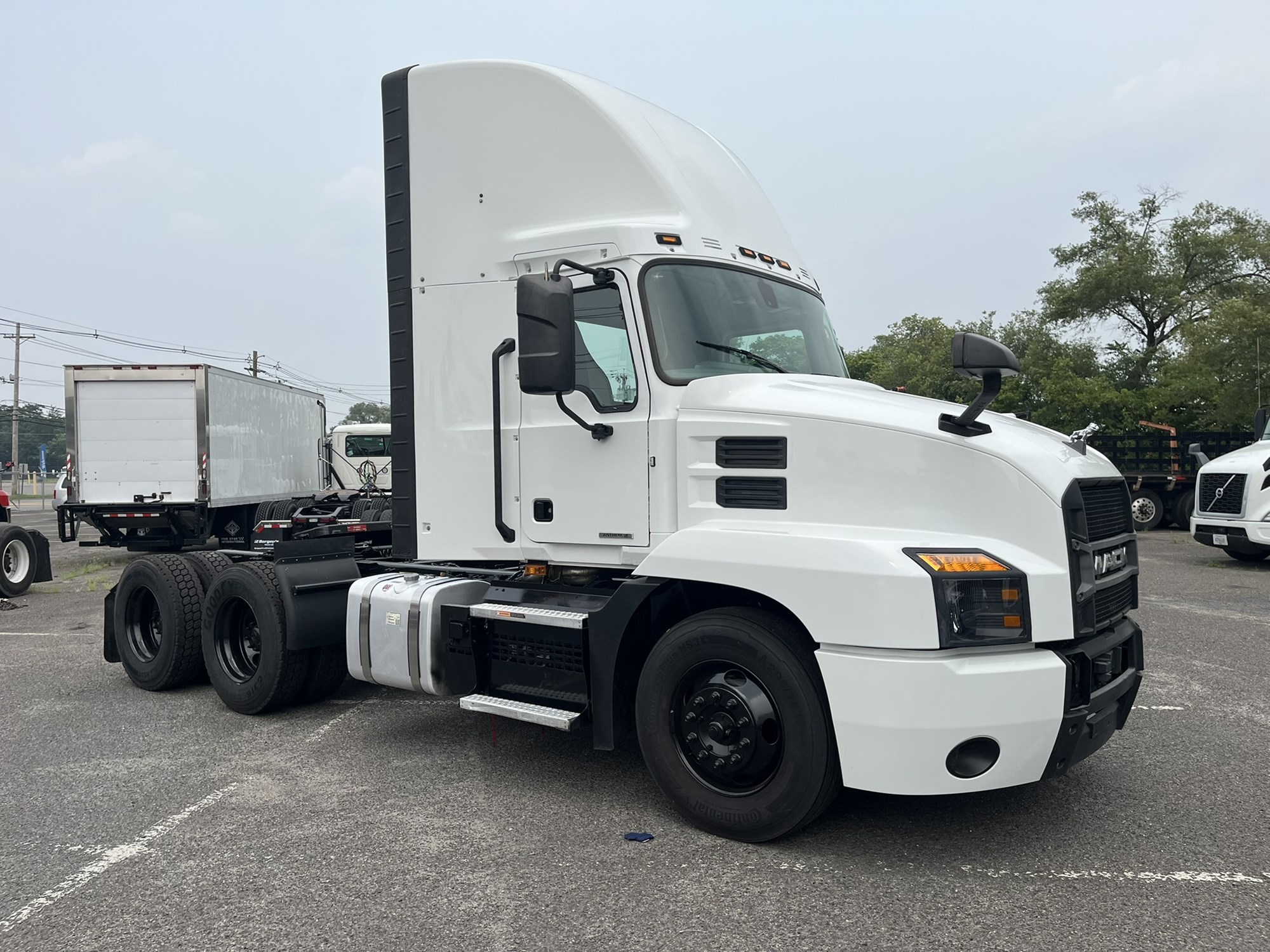 2023 Mack Anthem in Ephrata, PA — photo 3
