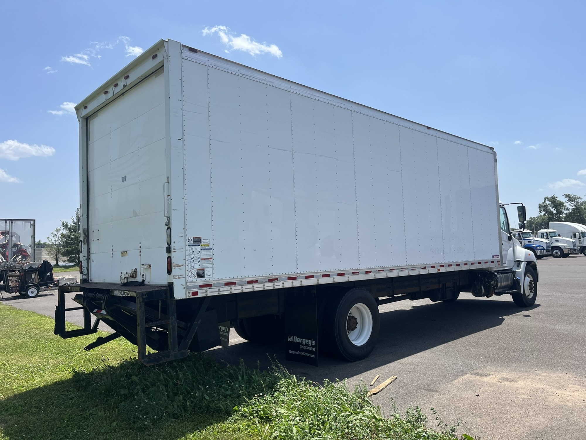 2019 Hino 268 in Pennsauken, NJ — photo 4