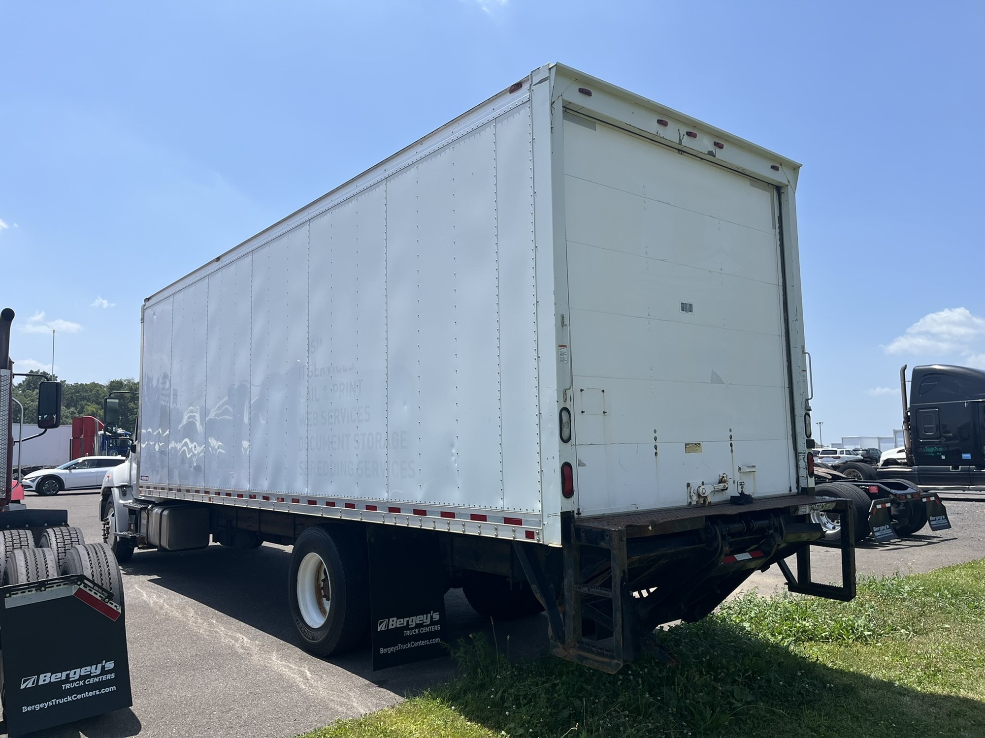 2019 Hino 268 in Pennsauken, NJ — photo 6
