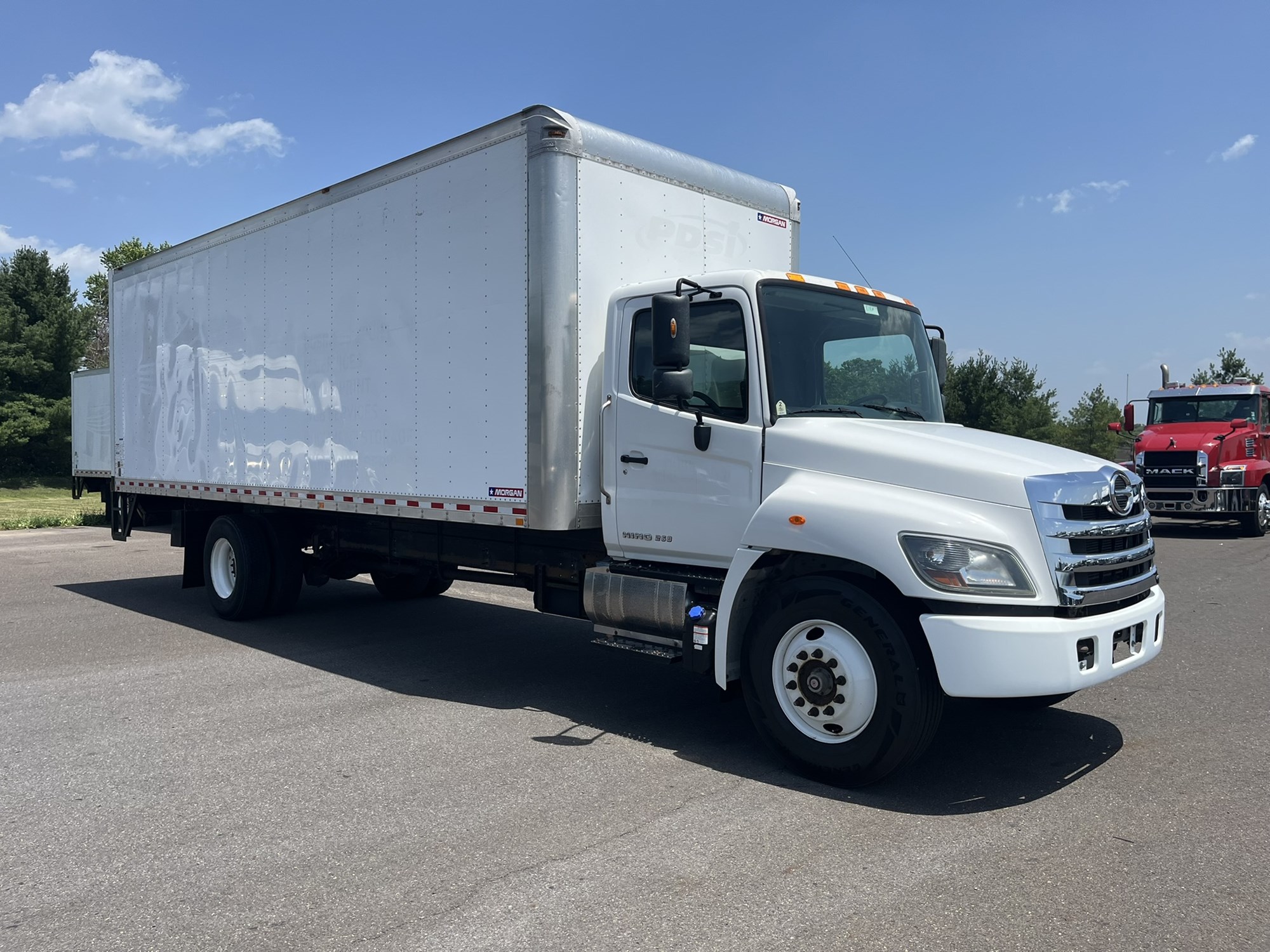 2019 Hino 268 in Souderton, PA — photo 3