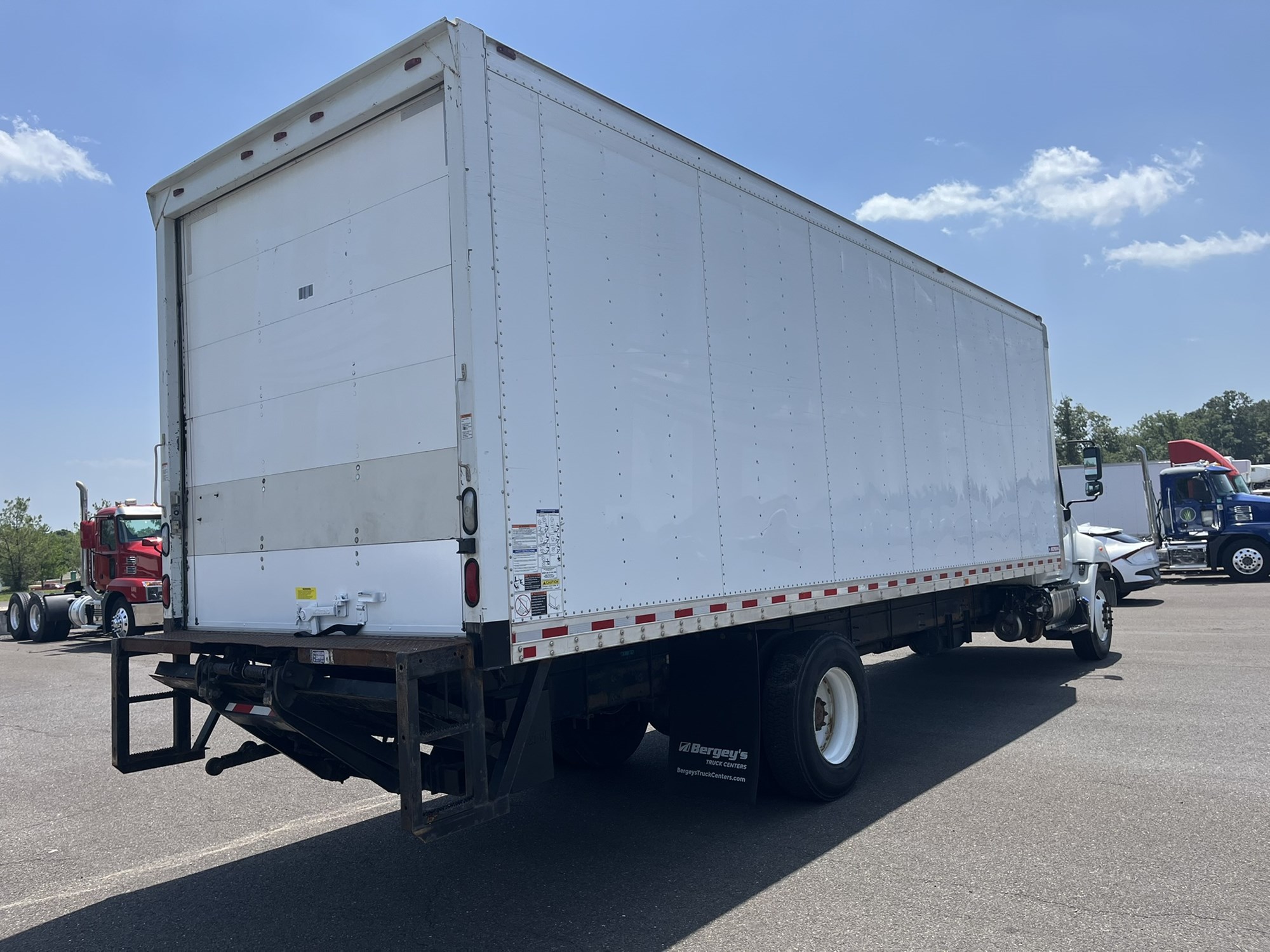 2019 Hino 268 in Souderton, PA — photo 6