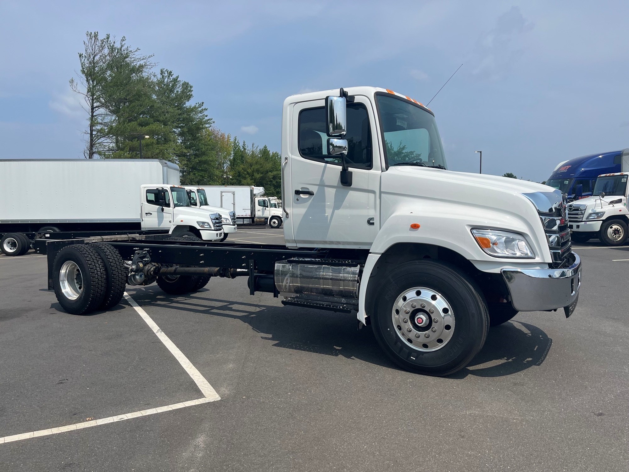 2026 HINO XL8 - image 1 of 6