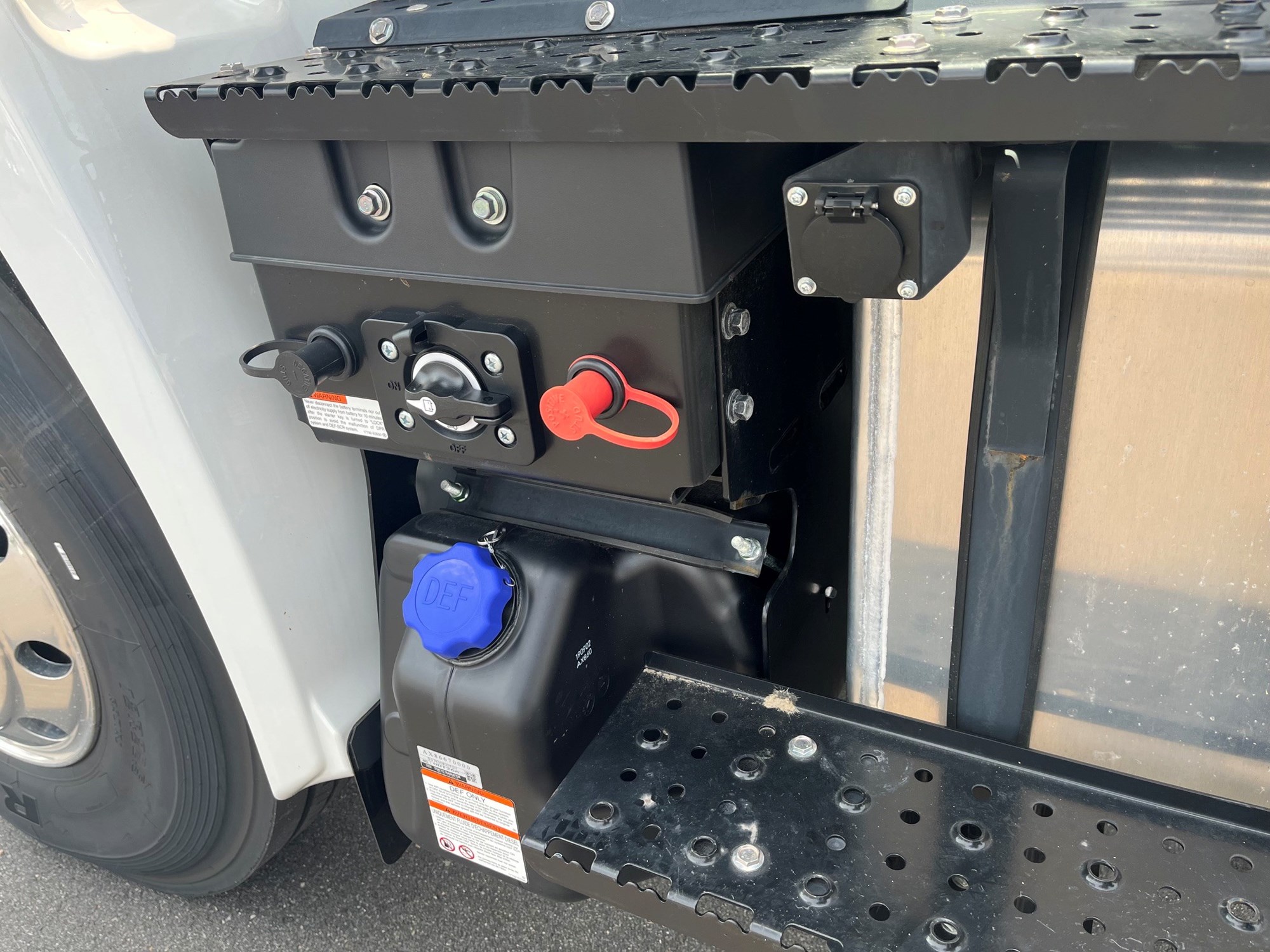 2026 HINO XL8 - image 4 of 6