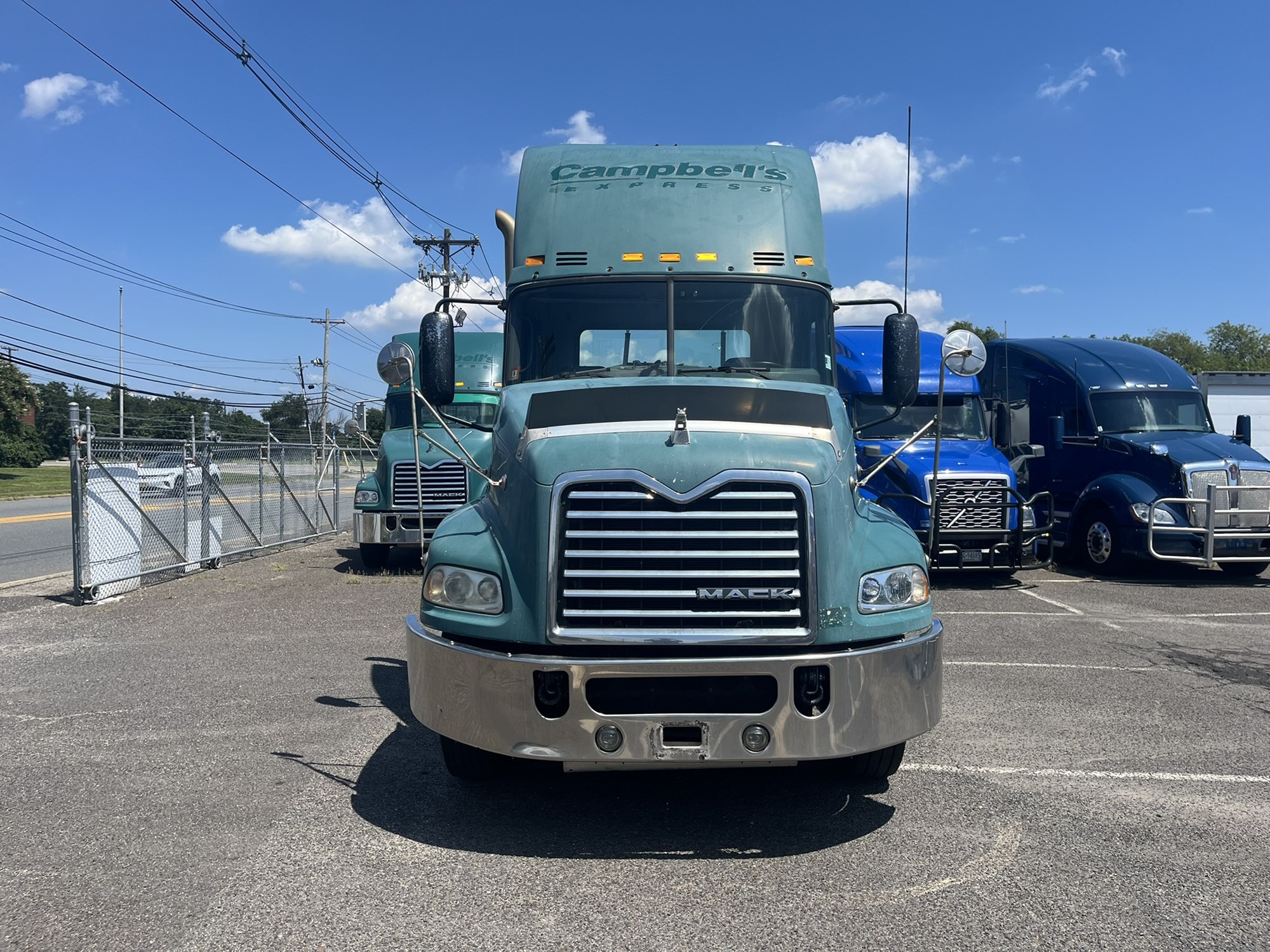 2011 MACK CXN613 2011 MACK CXN613 - image 2 of 6