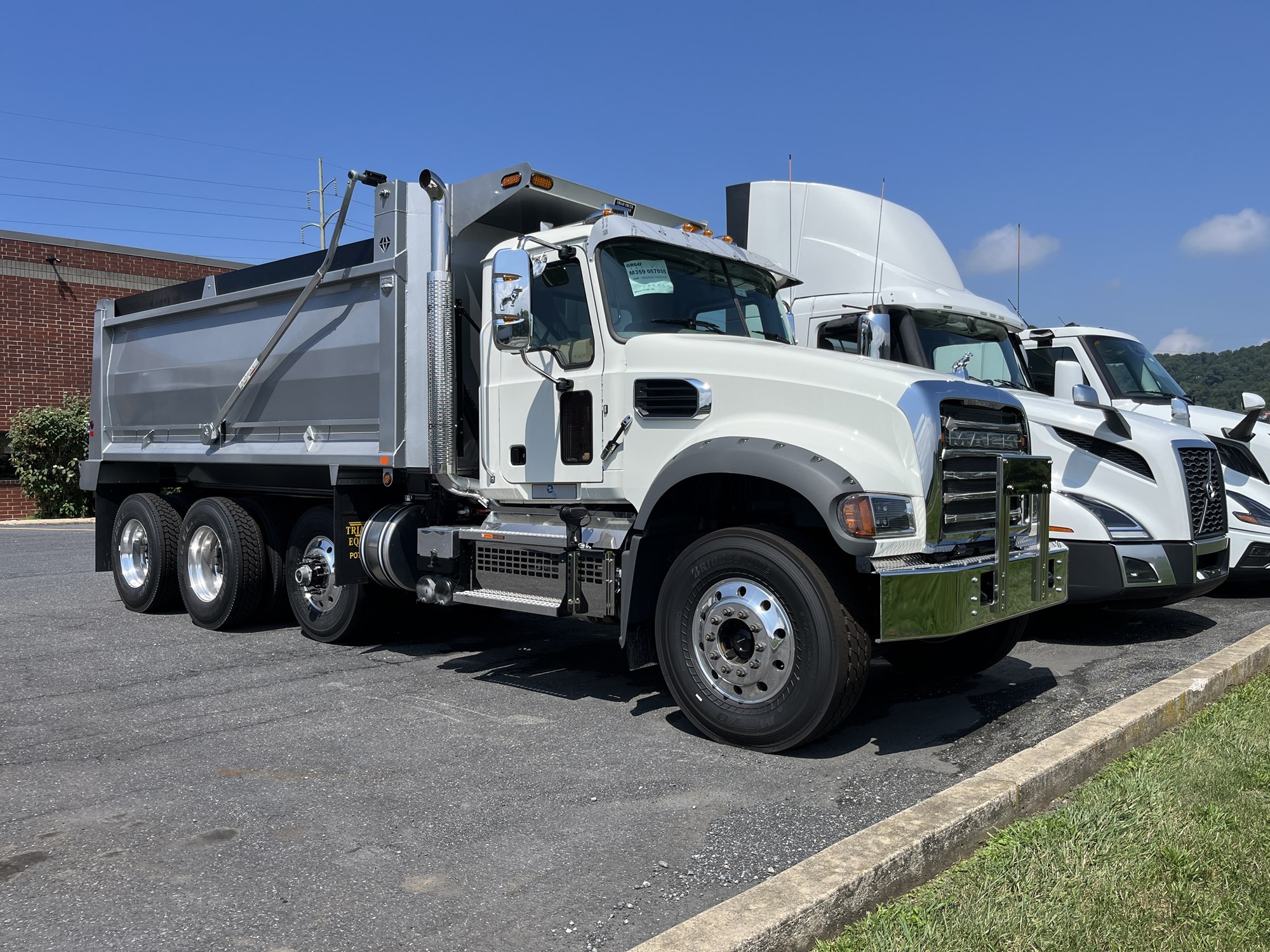 2027 MACK Granite 64FR 2027 MACK Granite 64FR - image 1 of 6