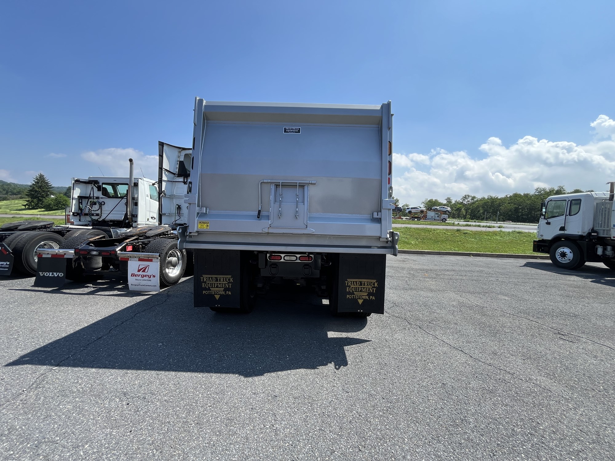 2027 MACK Granite 64FR 2027 MACK Granite 64FR - image 4 of 6