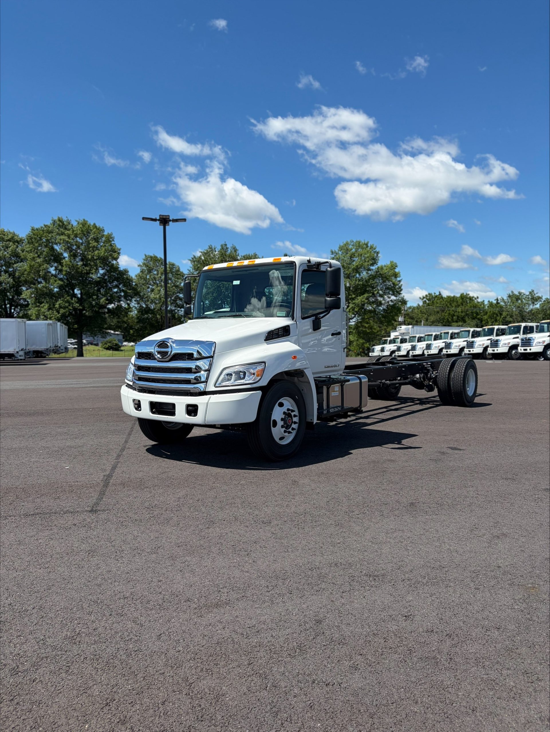 2027 HINO L7 2027 HINO L7 - image 1 of 6