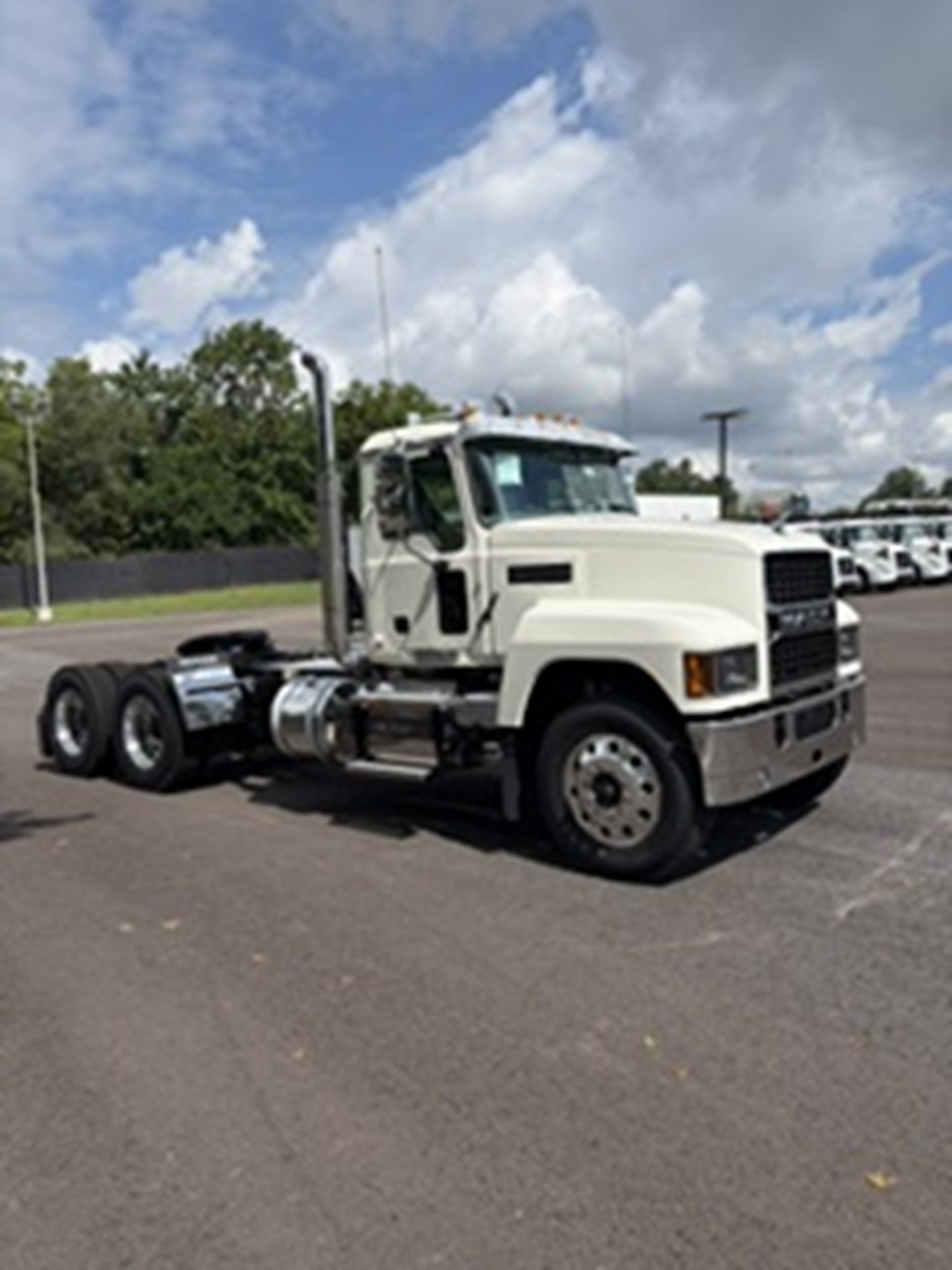 2027 MACK Pinnacle 64T DC 2027 MACK Pinnacle 64T DC - image 1 of 6