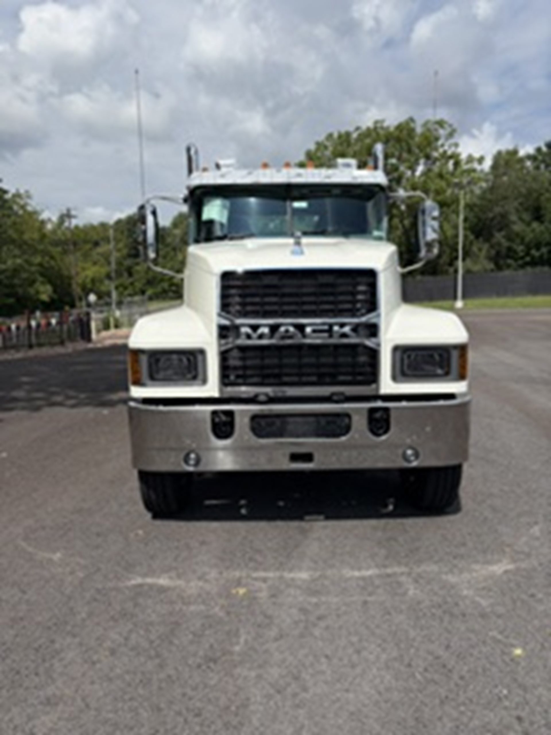 2027 MACK Pinnacle 64T DC 2027 MACK Pinnacle 64T DC - image 2 of 6