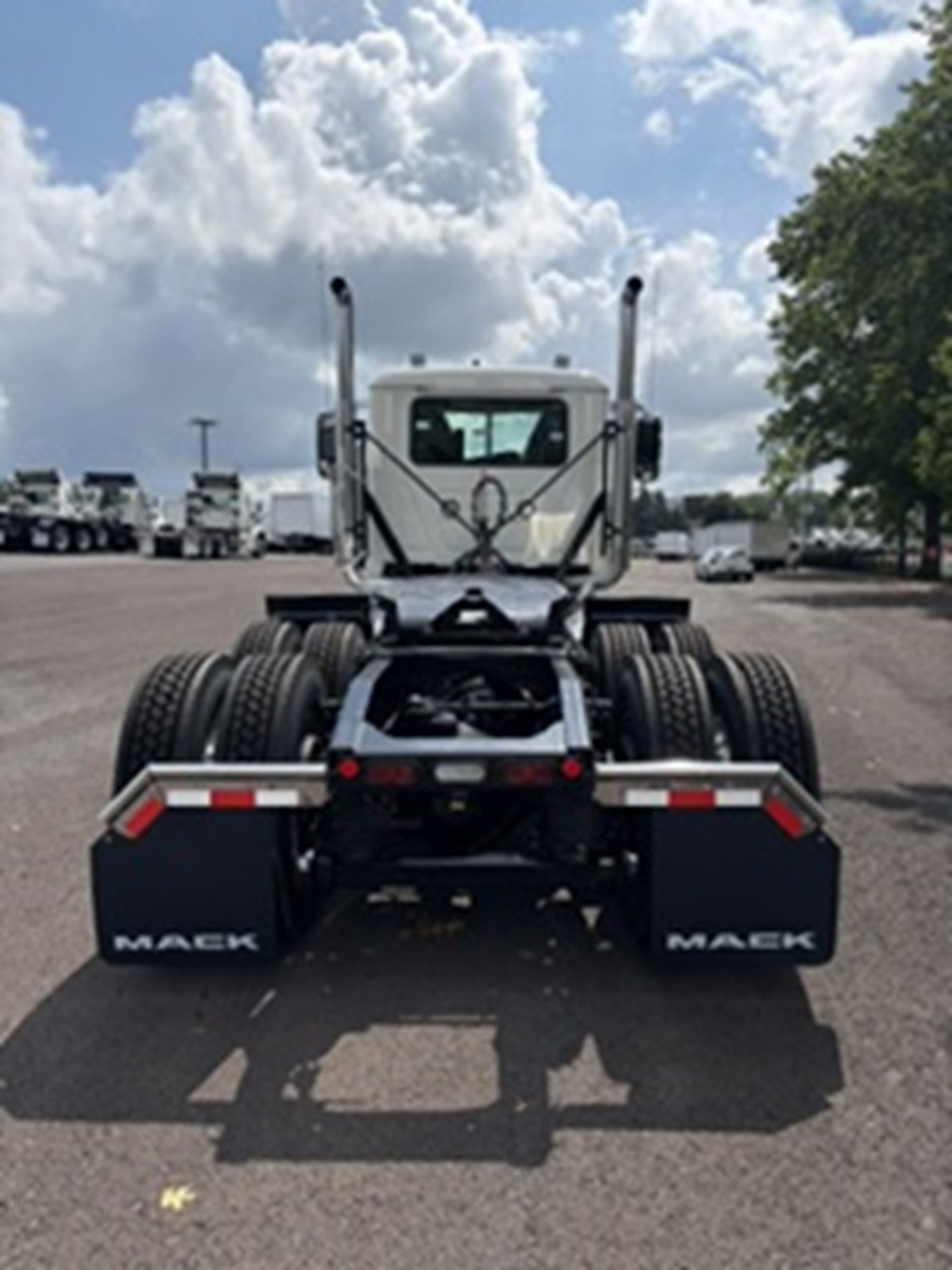 2027 MACK Pinnacle 64T DC 2027 MACK Pinnacle 64T DC - image 4 of 6