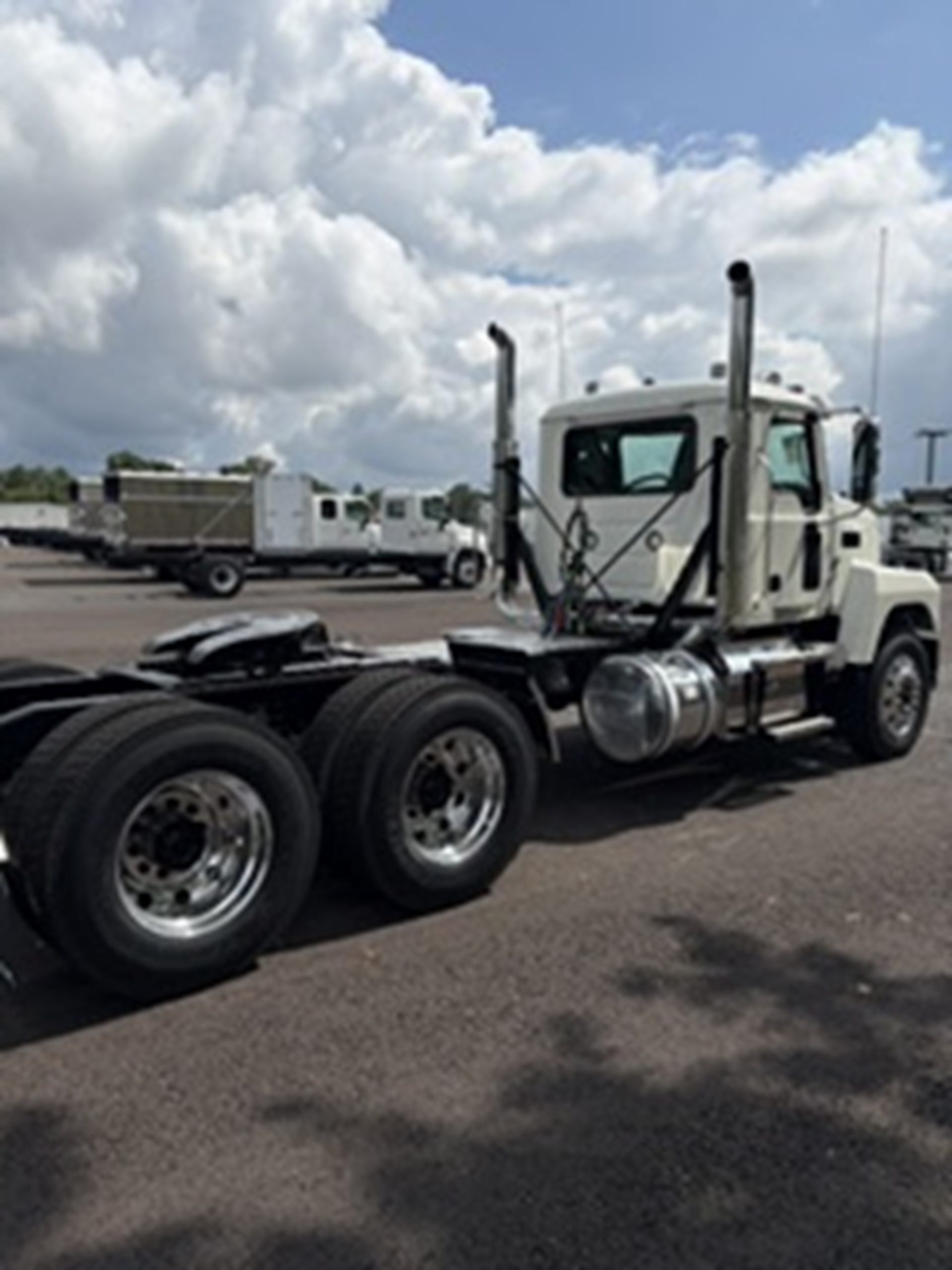2027 MACK Pinnacle 64T DC 2027 MACK Pinnacle 64T DC - image 5 of 6