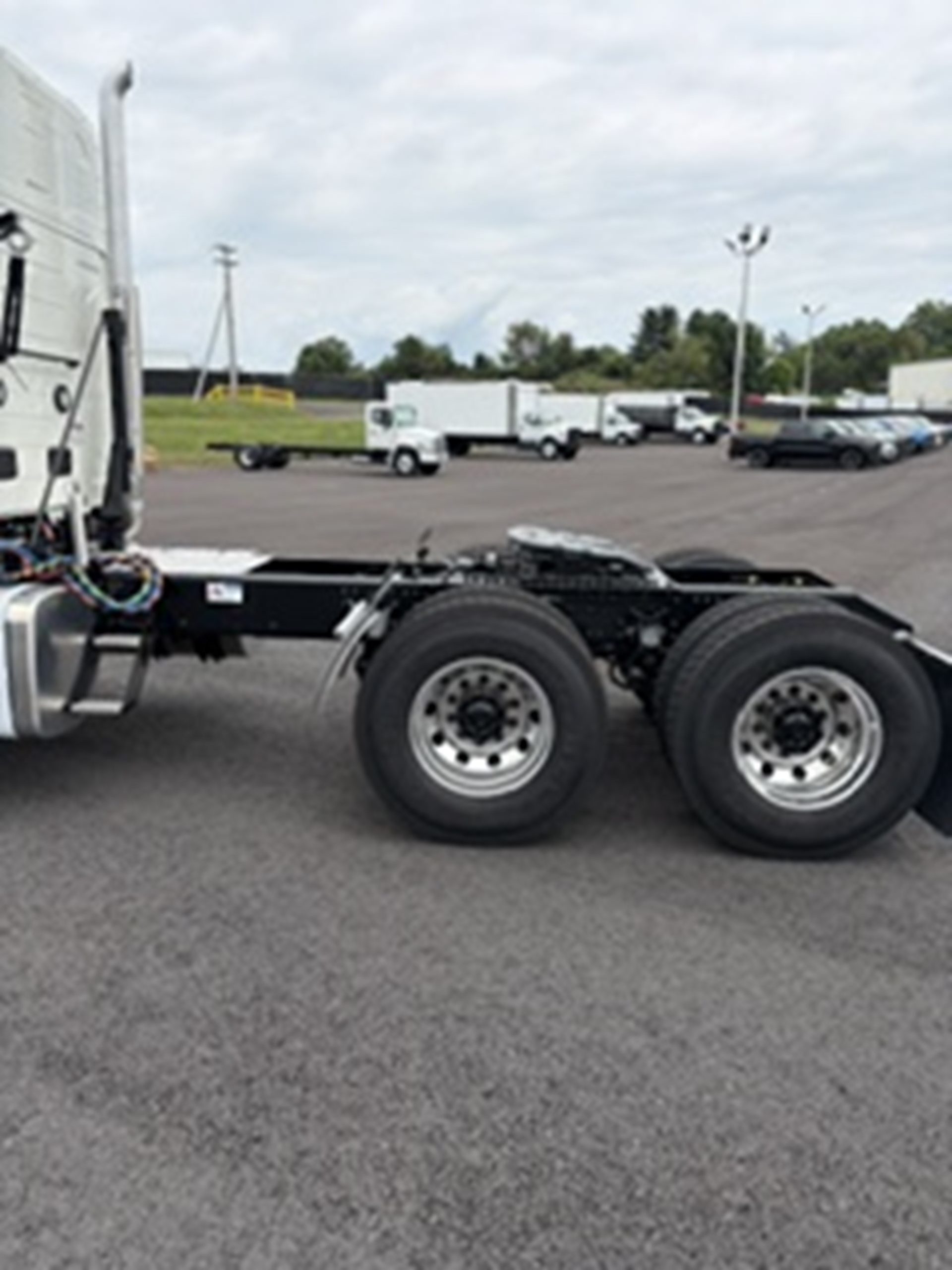 2027 Mack Anthem in Souderton, PA — photo 5