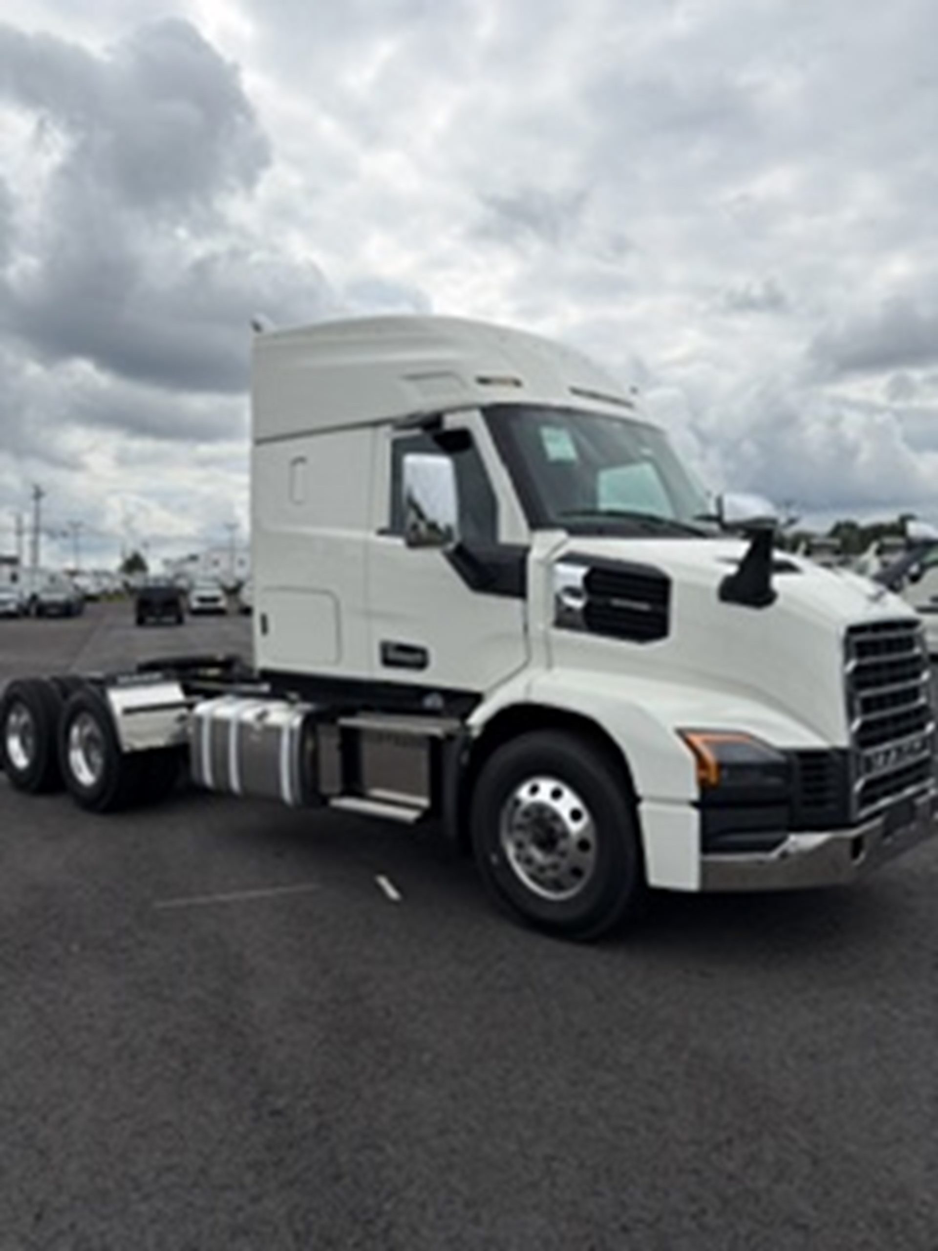 2027 Mack Anthem in Souderton, PA — photo 6