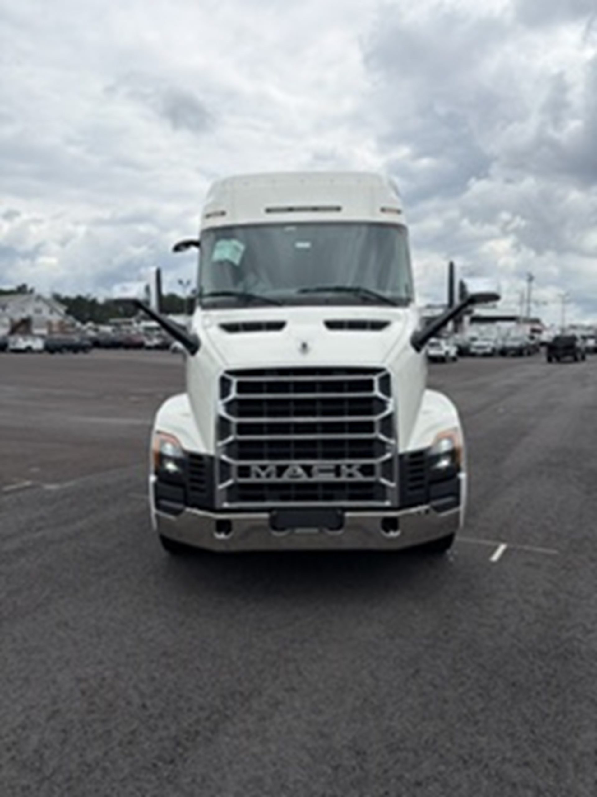 2027 Mack Anthem in Souderton, PA — photo 2