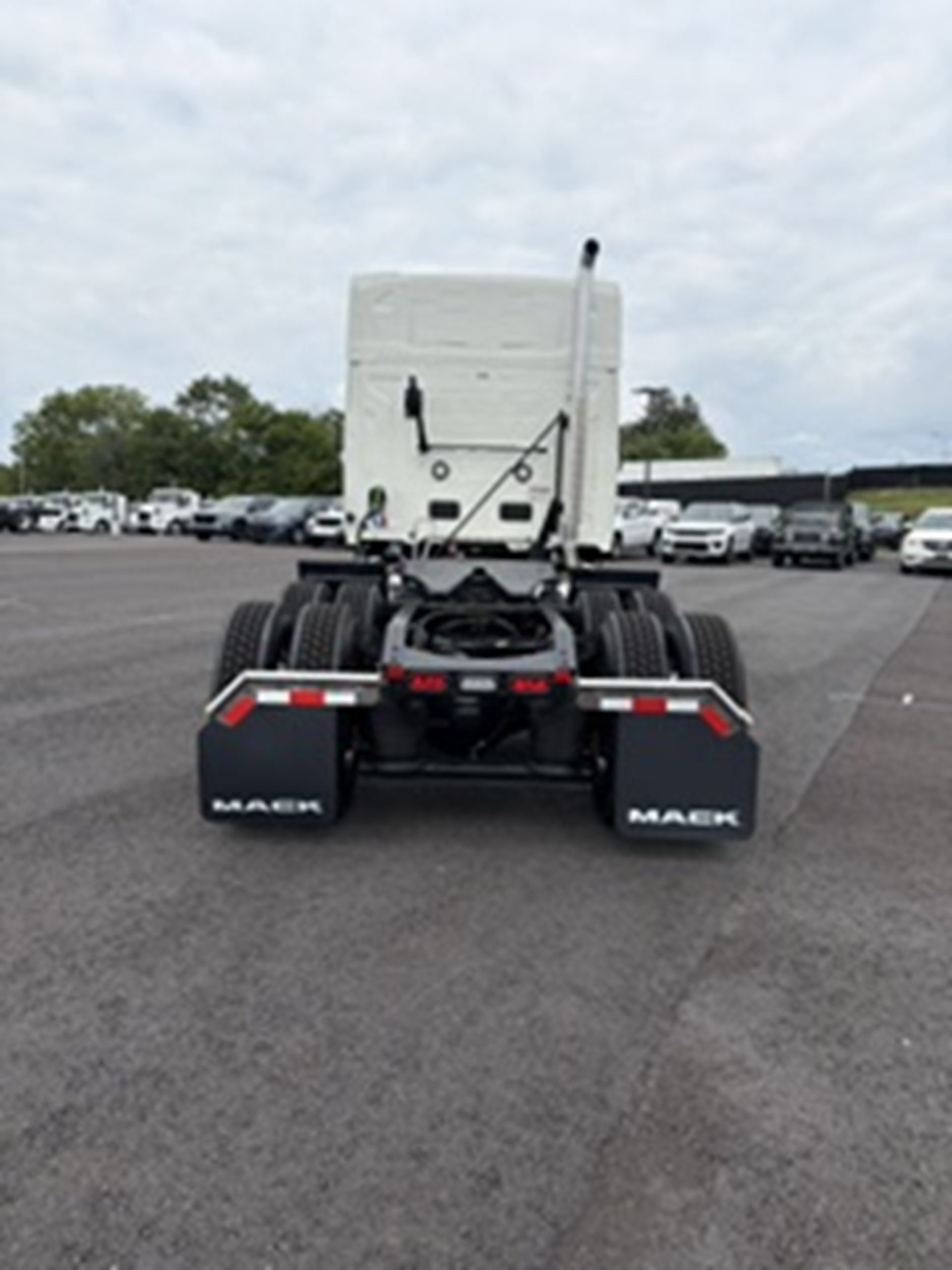 2027 Mack Anthem in Souderton, PA — photo 4
