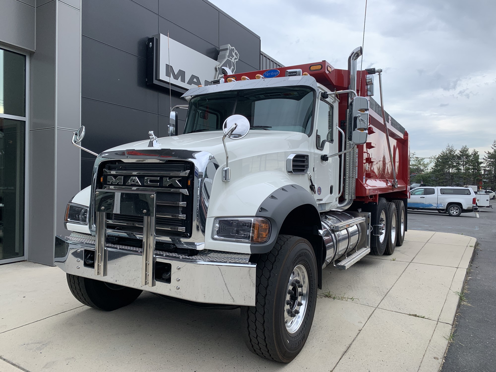 2027 MACK GR84F 2027 MACK GR84F - image 1 of 6