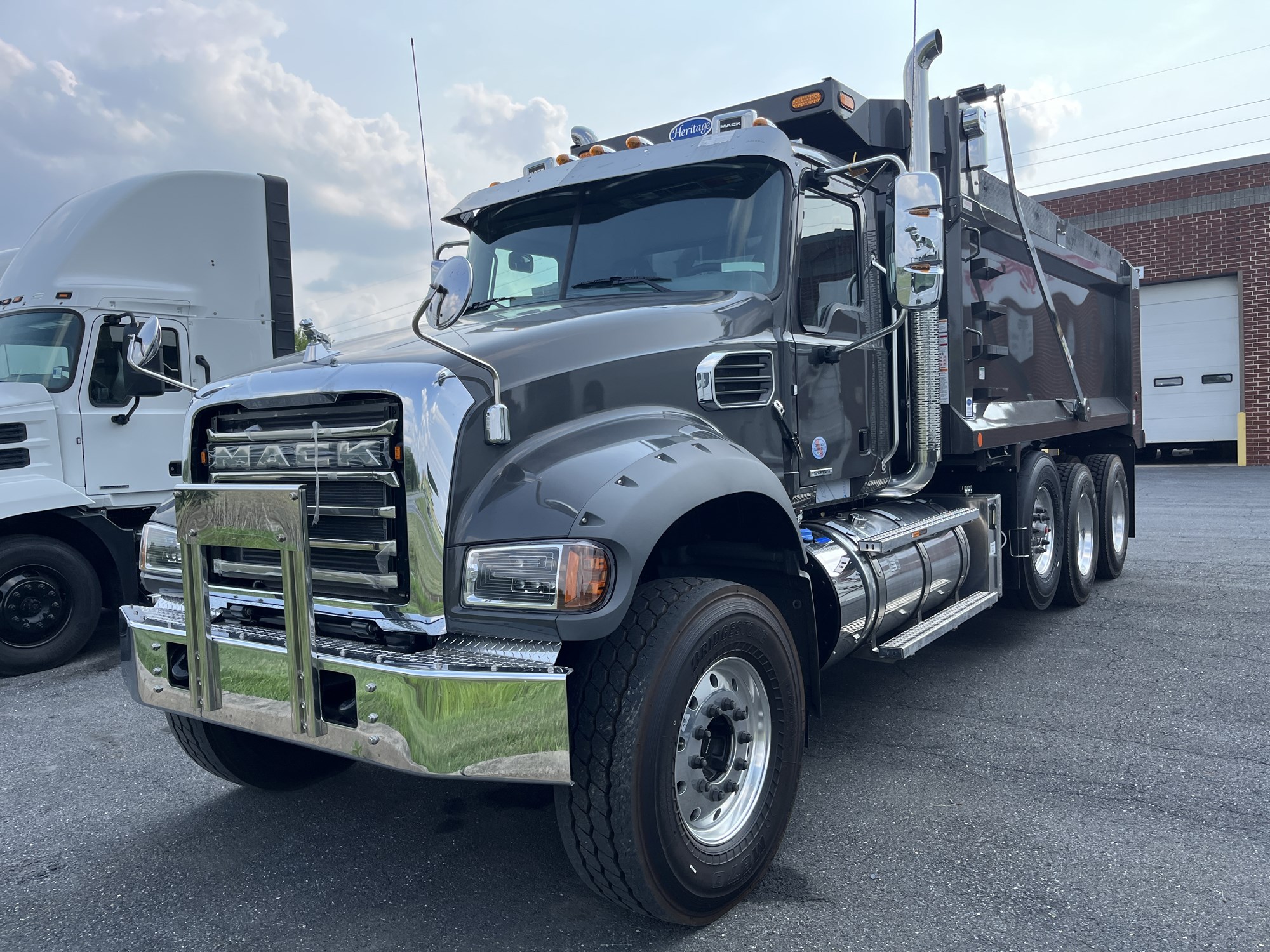 2027 MACK GR84F - image 1 of 6