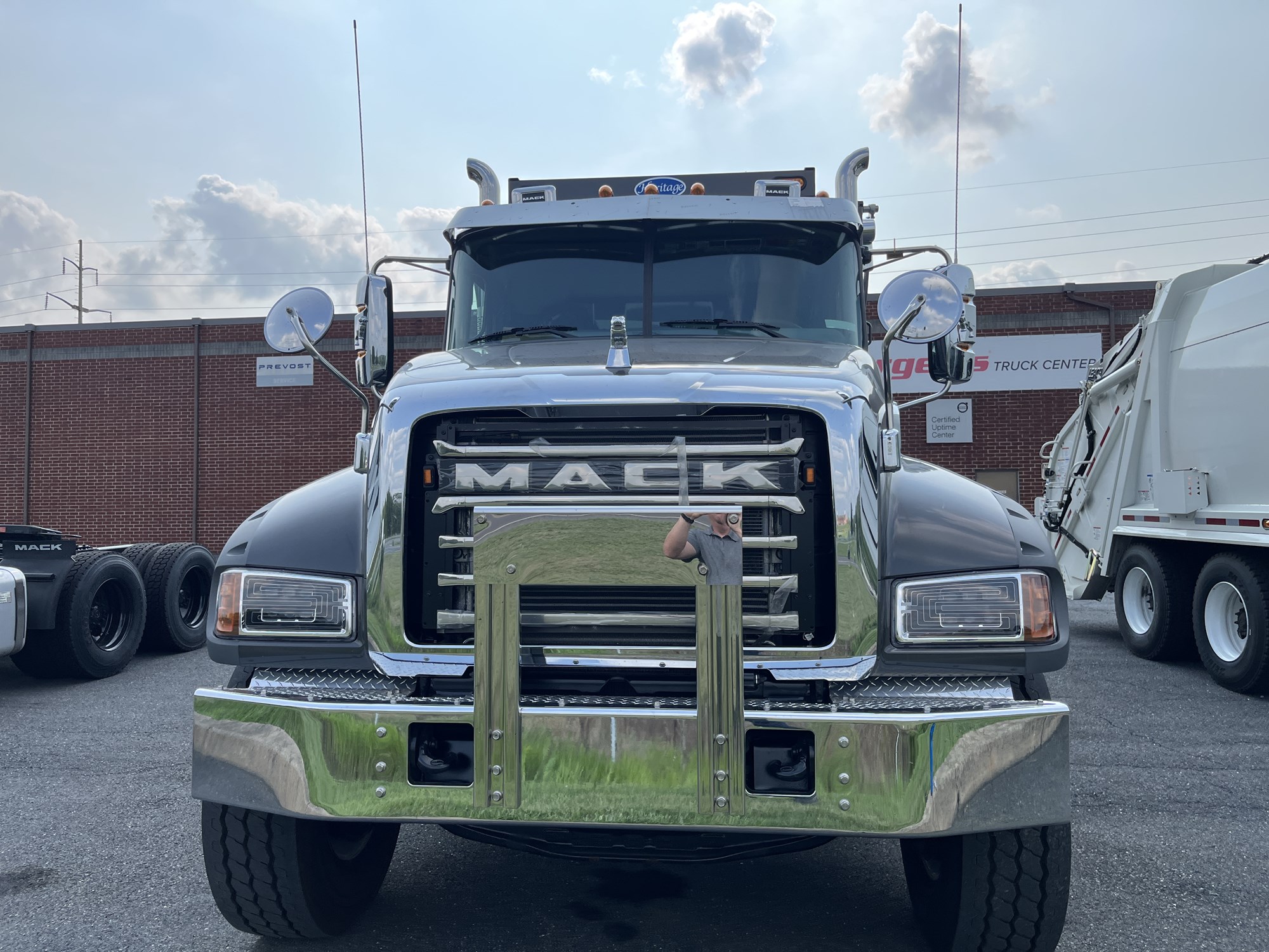 2027 MACK GR84F - image 2 of 6