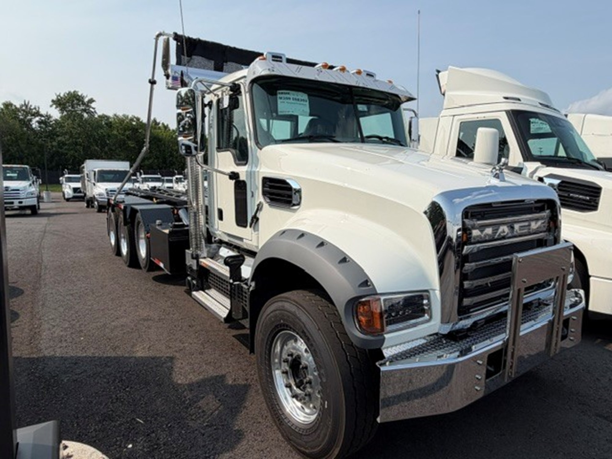 2027 MACK GR64F - image 1 of 6