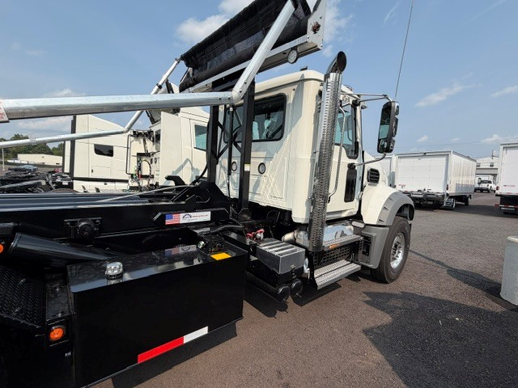 2027 MACK GR64F - image 6 of 6