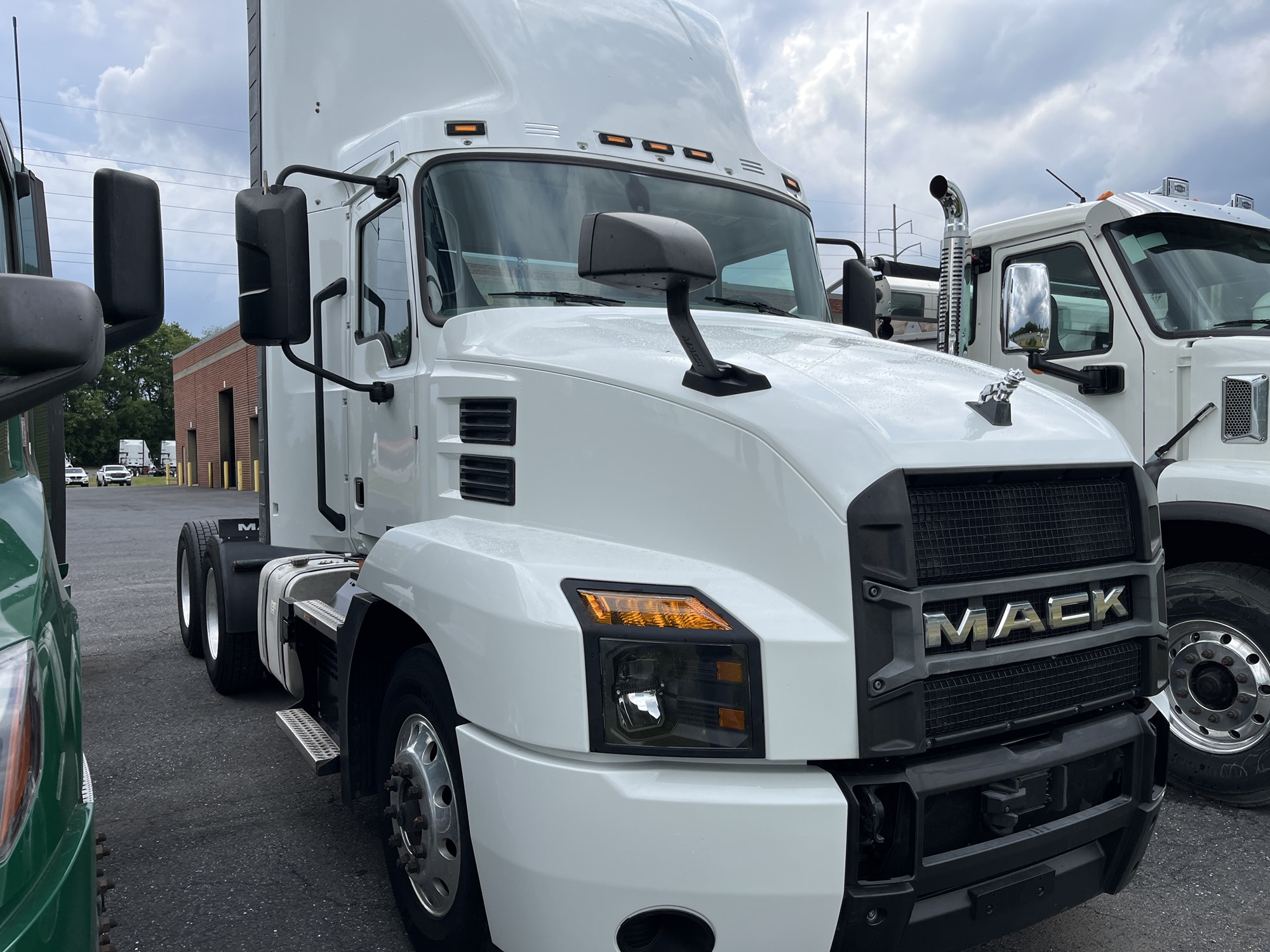 2023 MACK ANTHEM 2023 MACK ANTHEM - image 2 of 6