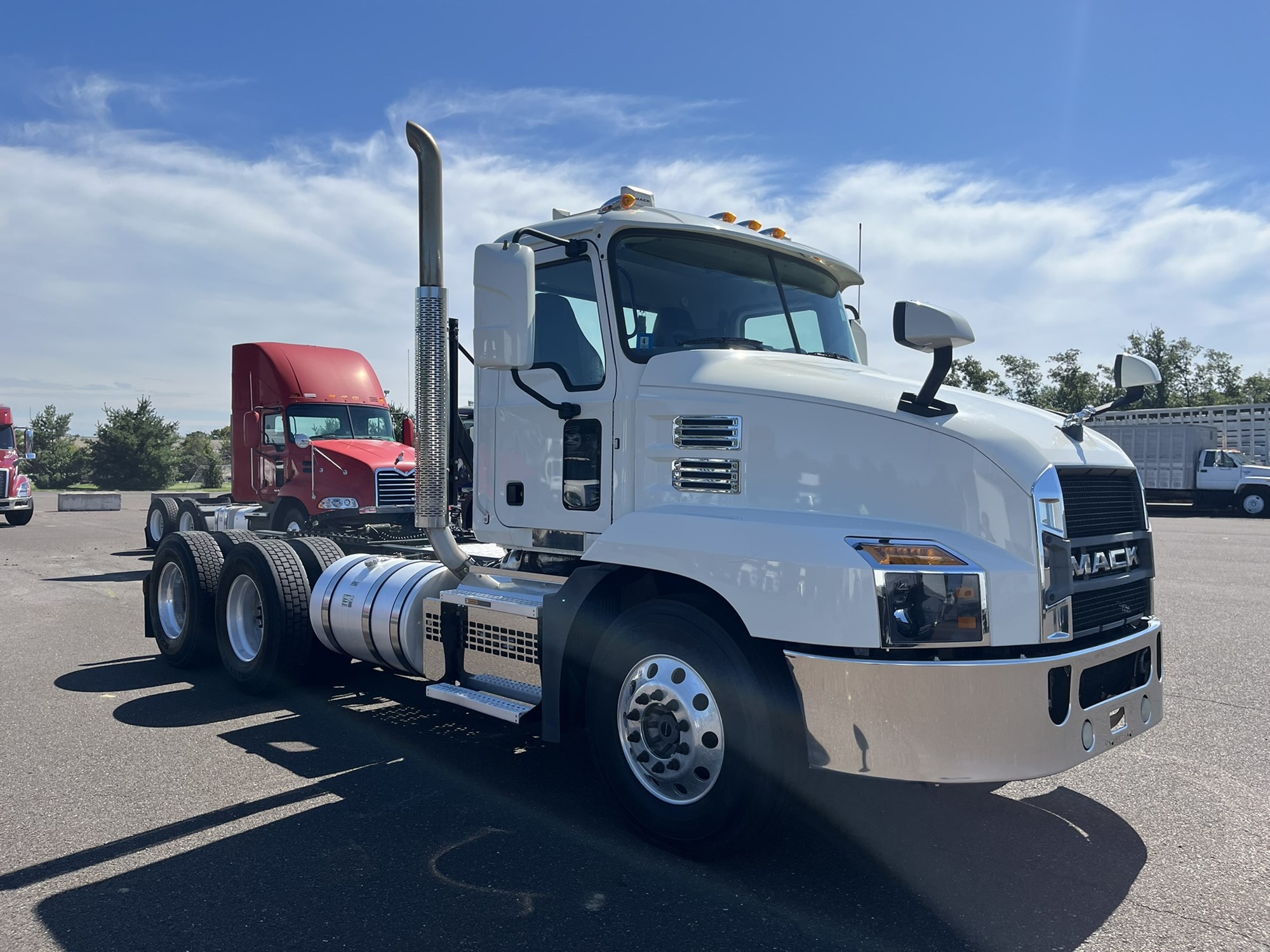 2019 MACK AN64T 2019 MACK AN64T - image 3 of 6