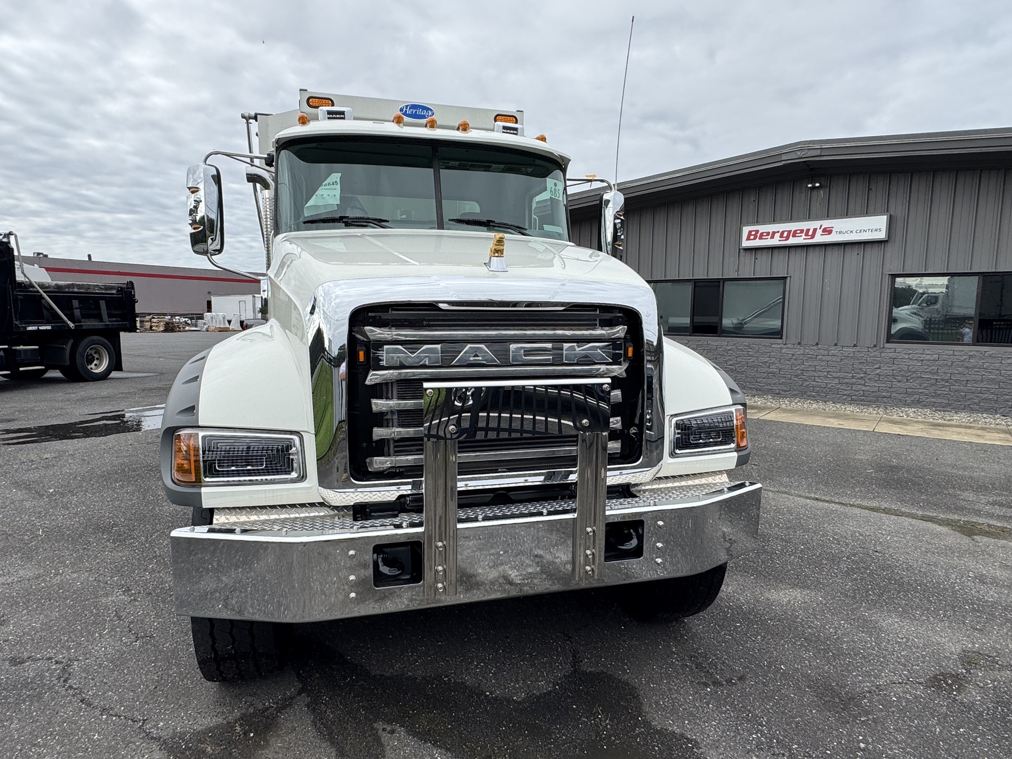 2027 MACK Granite 64FR 2027 MACK Granite 64FR - image 1 of 5