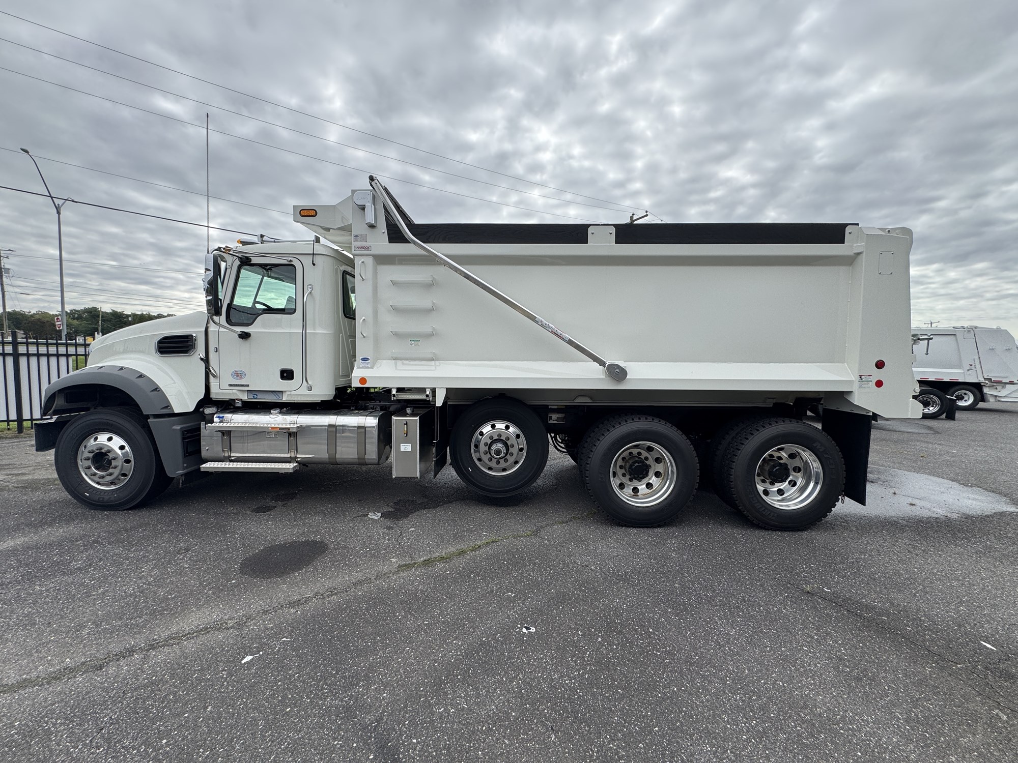 2027 MACK Granite 64FR 2027 MACK Granite 64FR - image 2 of 5