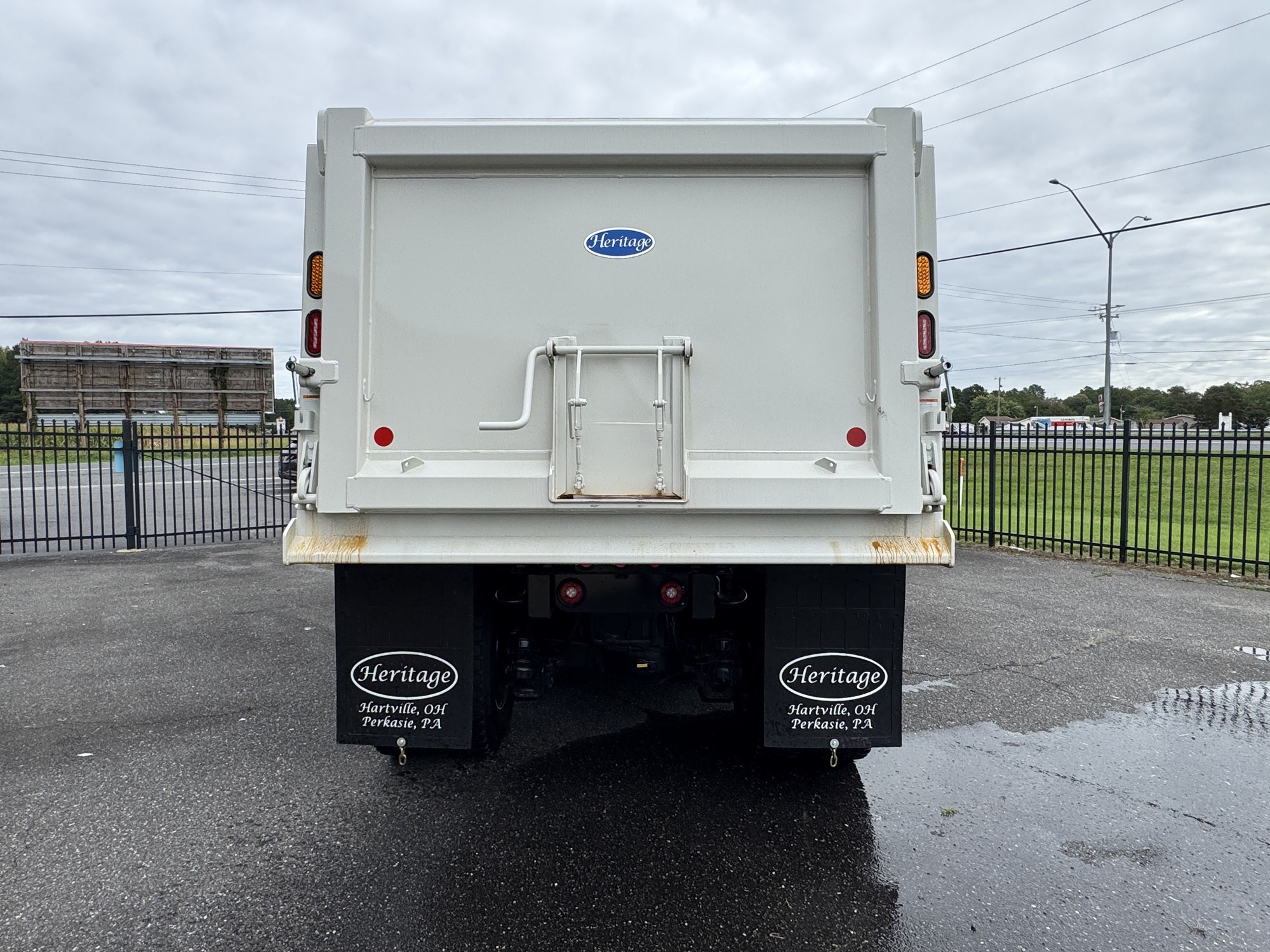 2027 MACK Granite 64FR 2027 MACK Granite 64FR - image 4 of 5