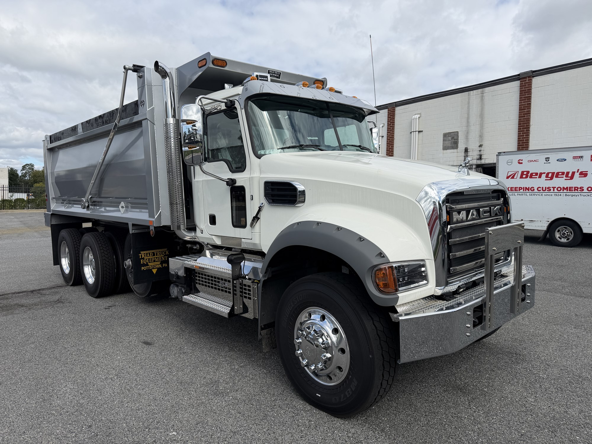 2027 MACK Granite 64FR 2027 MACK Granite 64FR - image 1 of 6
