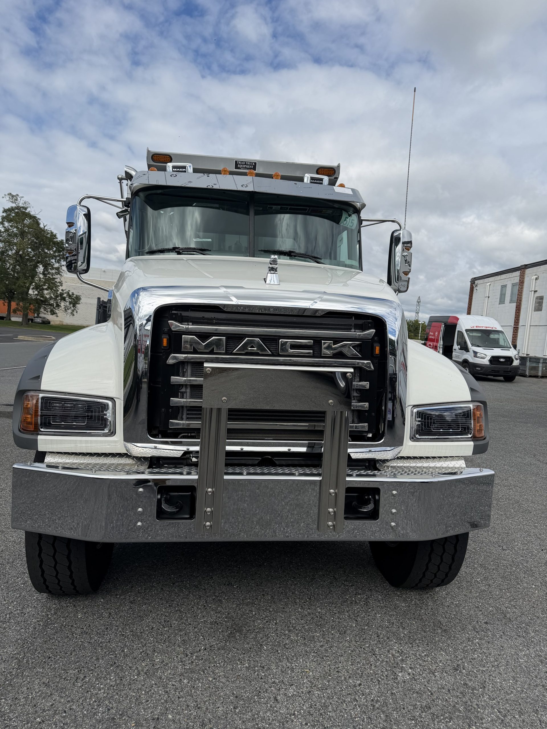 2027 MACK Granite 64FR 2027 MACK Granite 64FR - image 3 of 6