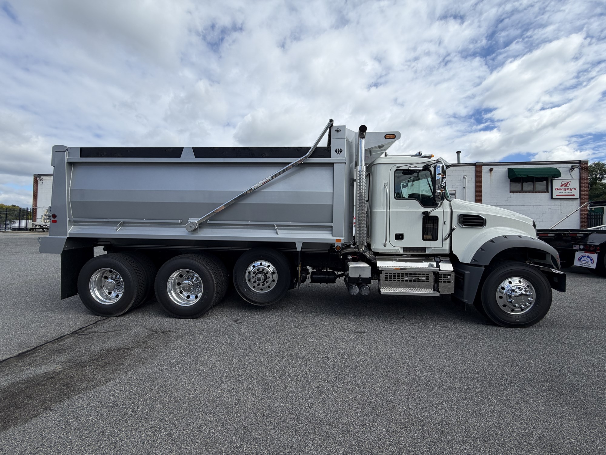 2027 MACK Granite 64FR 2027 MACK Granite 64FR - image 4 of 6