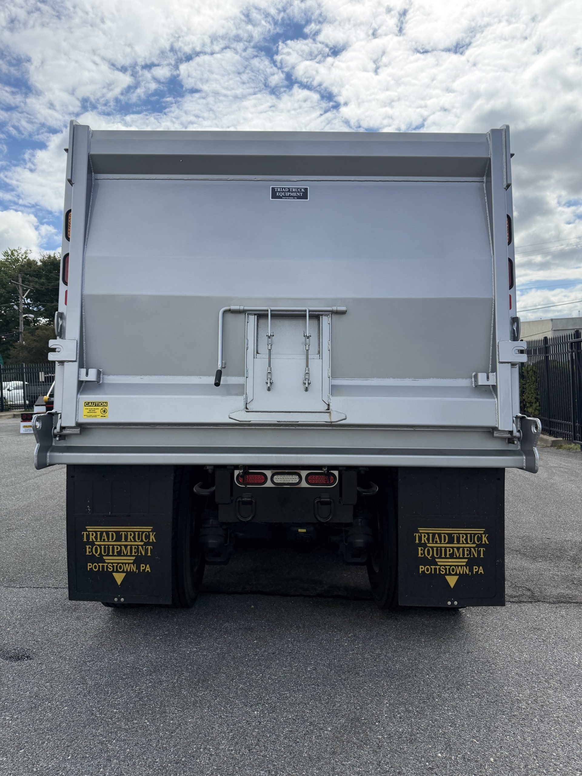 2027 MACK Granite 64FR 2027 MACK Granite 64FR - image 6 of 6