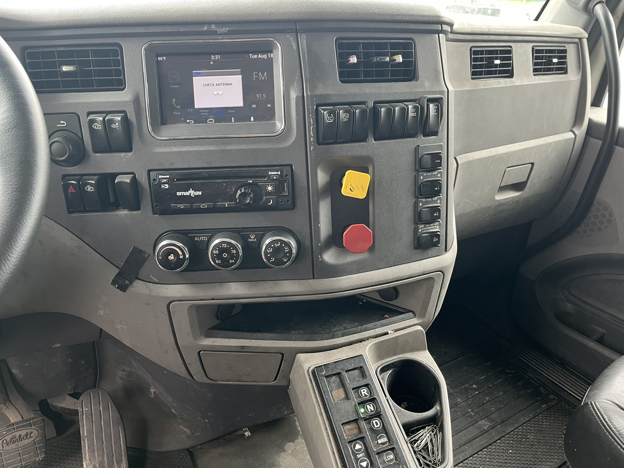2017 PETERBILT 579 2017 PETERBILT 579 - image 4 of 6