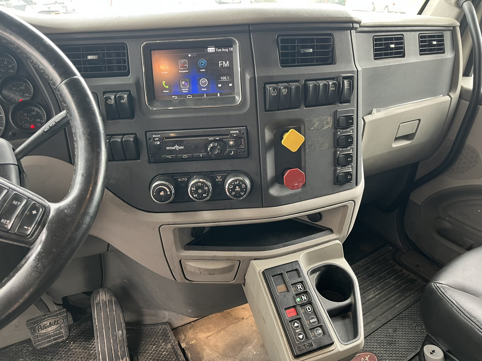 2018 Peterbilt 579 2018 Peterbilt 579 - image 4 of 6