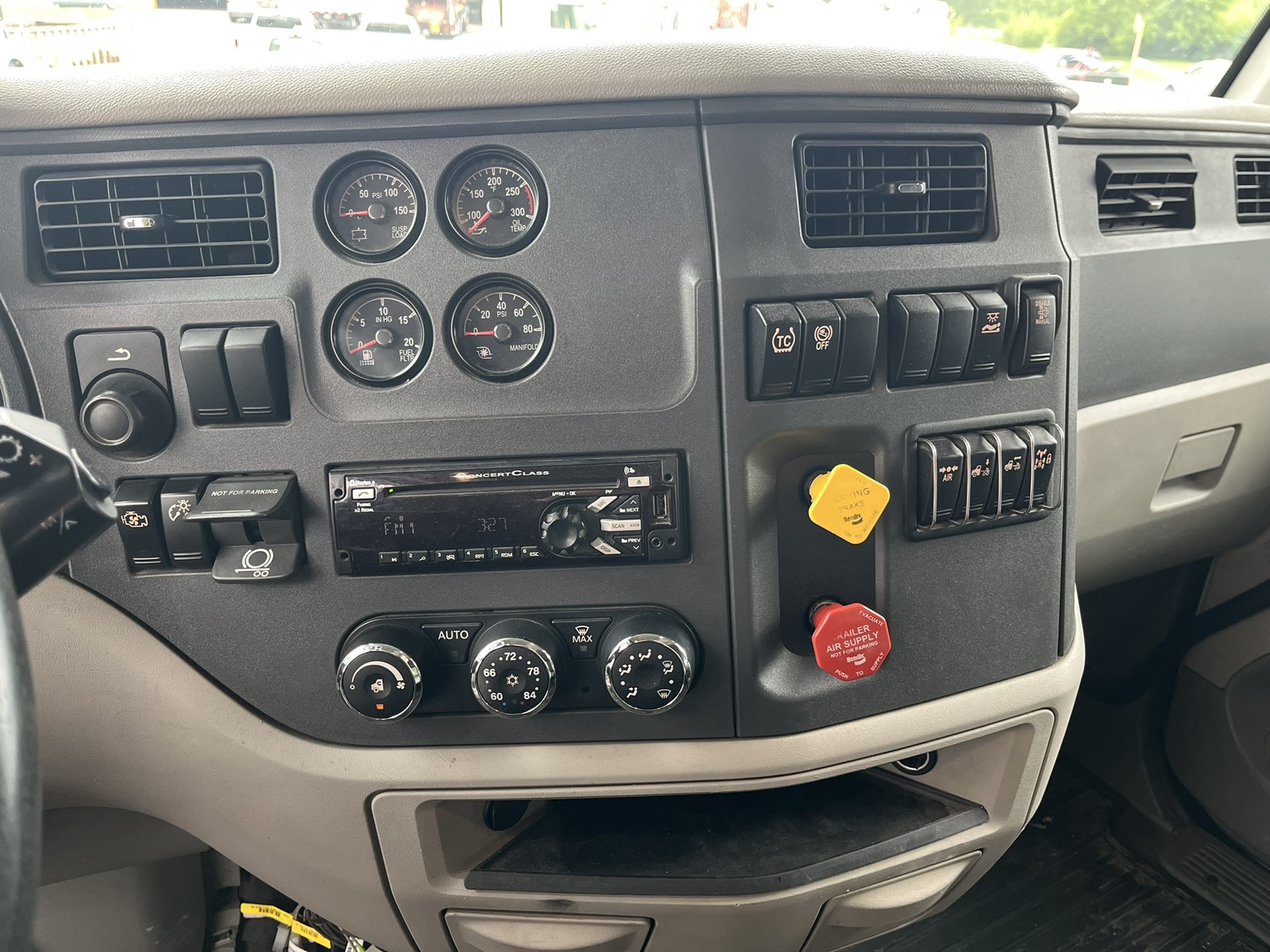 2019 Peterbilt 579 2019 Peterbilt 579 - image 4 of 6