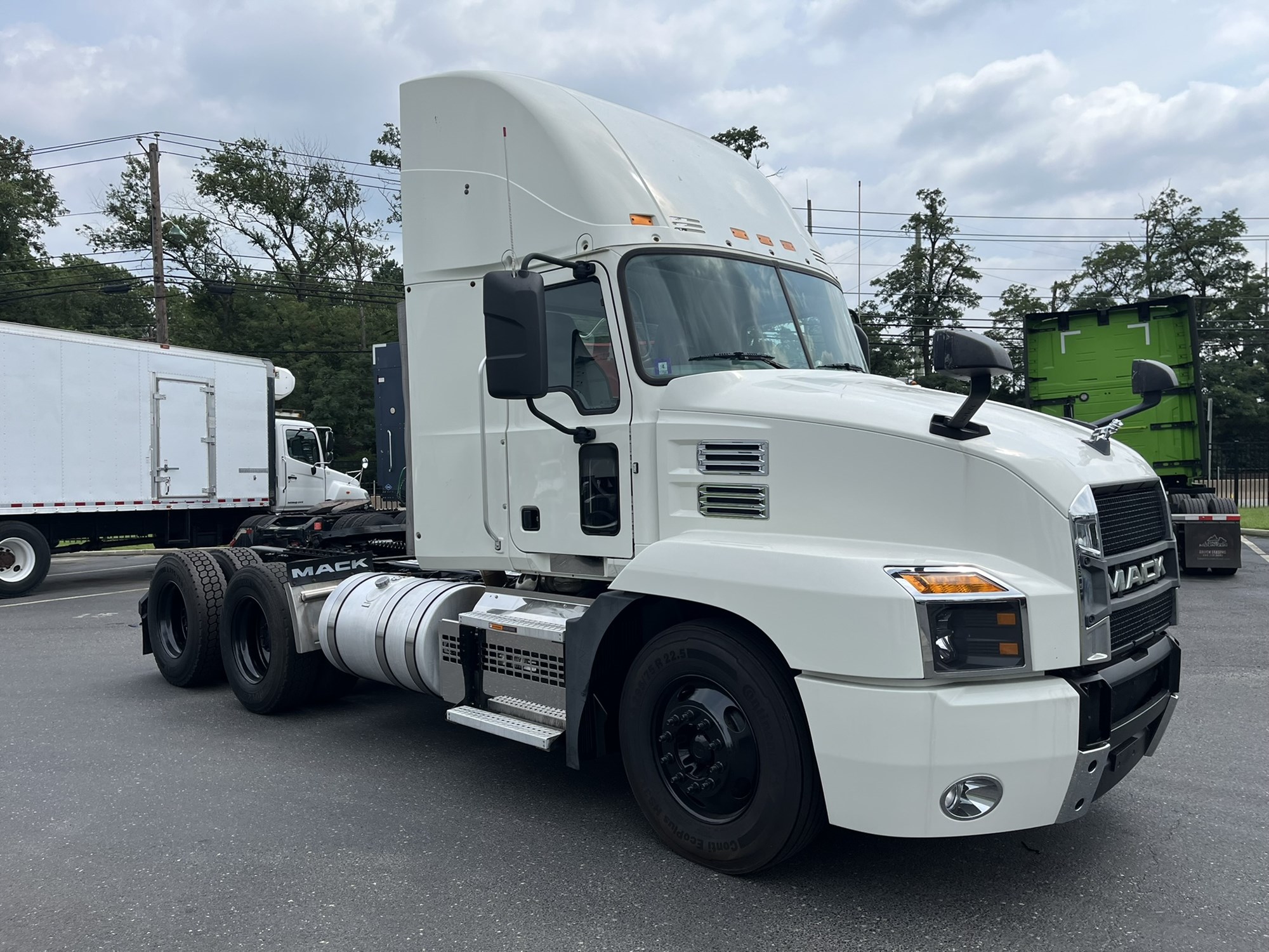2023 Mack Anthem 2023 Mack Anthem - image 1 of 4