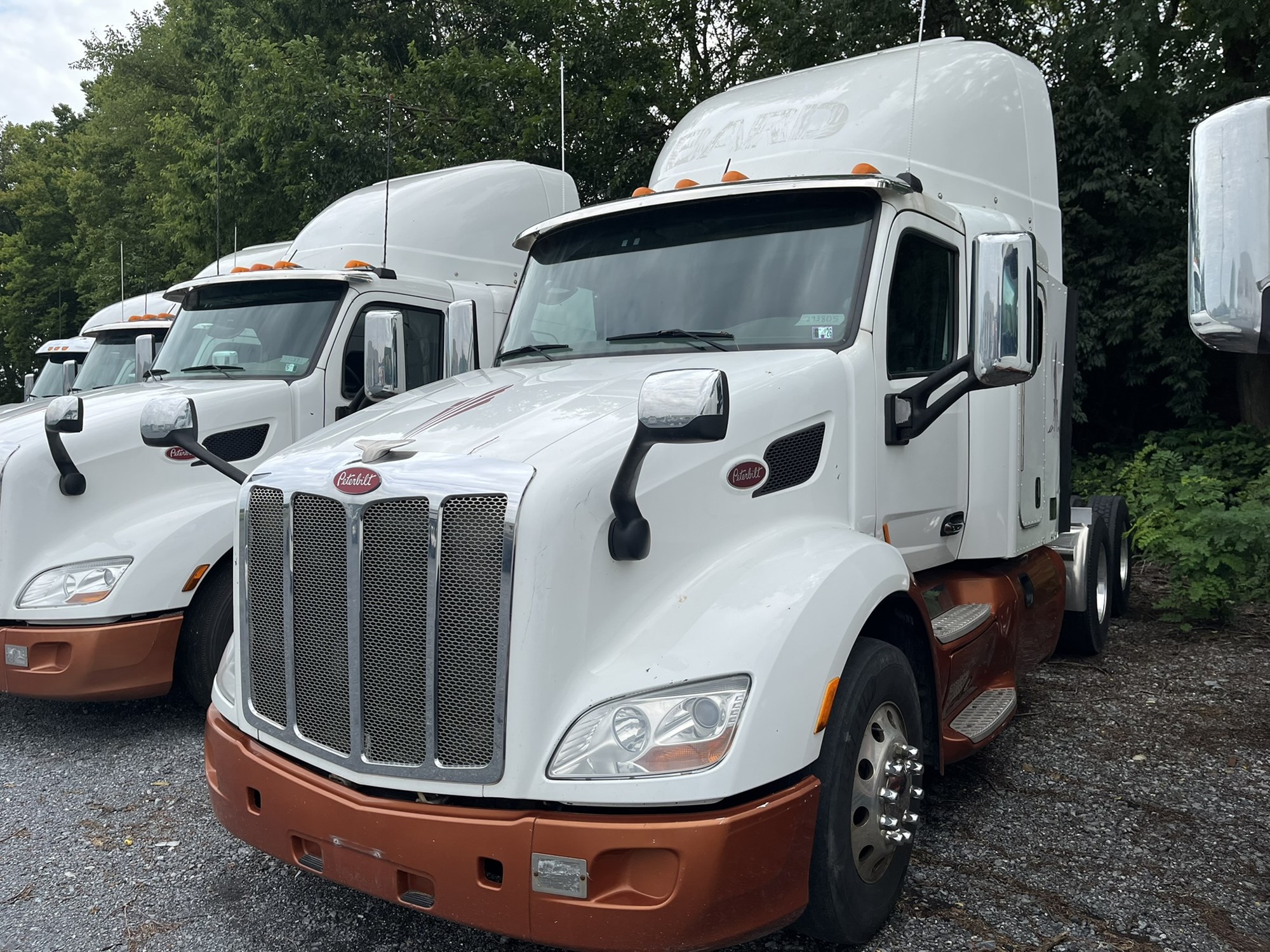 2015 Peterbilt 579 2015 Peterbilt 579 - image 1 of 6