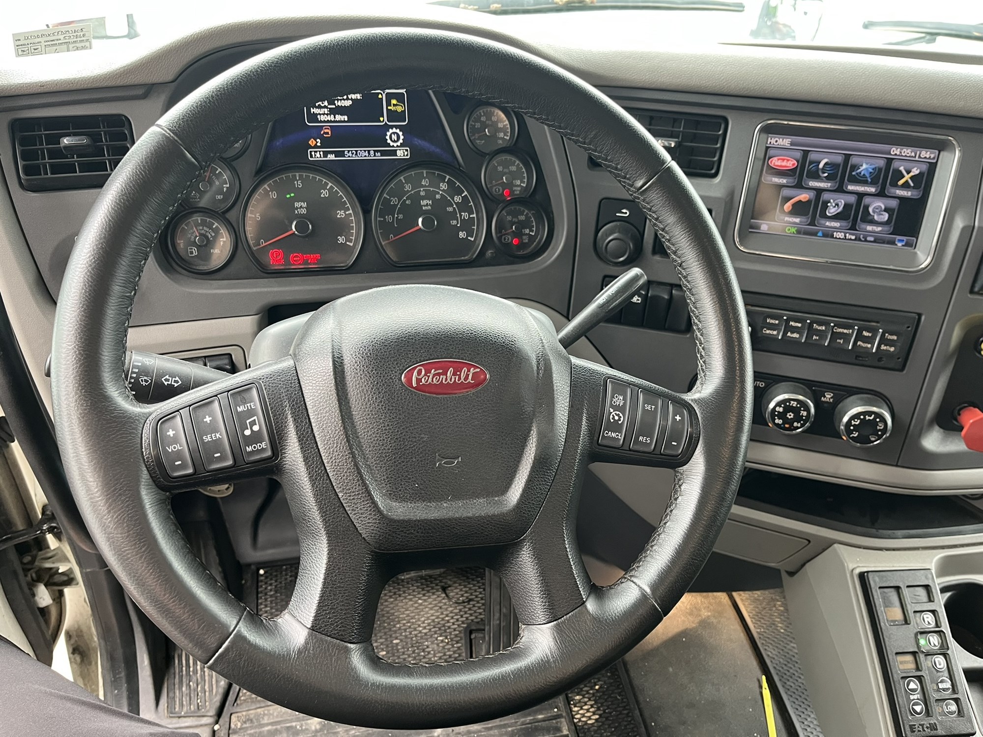 2015 Peterbilt 579 2015 Peterbilt 579 - image 3 of 6