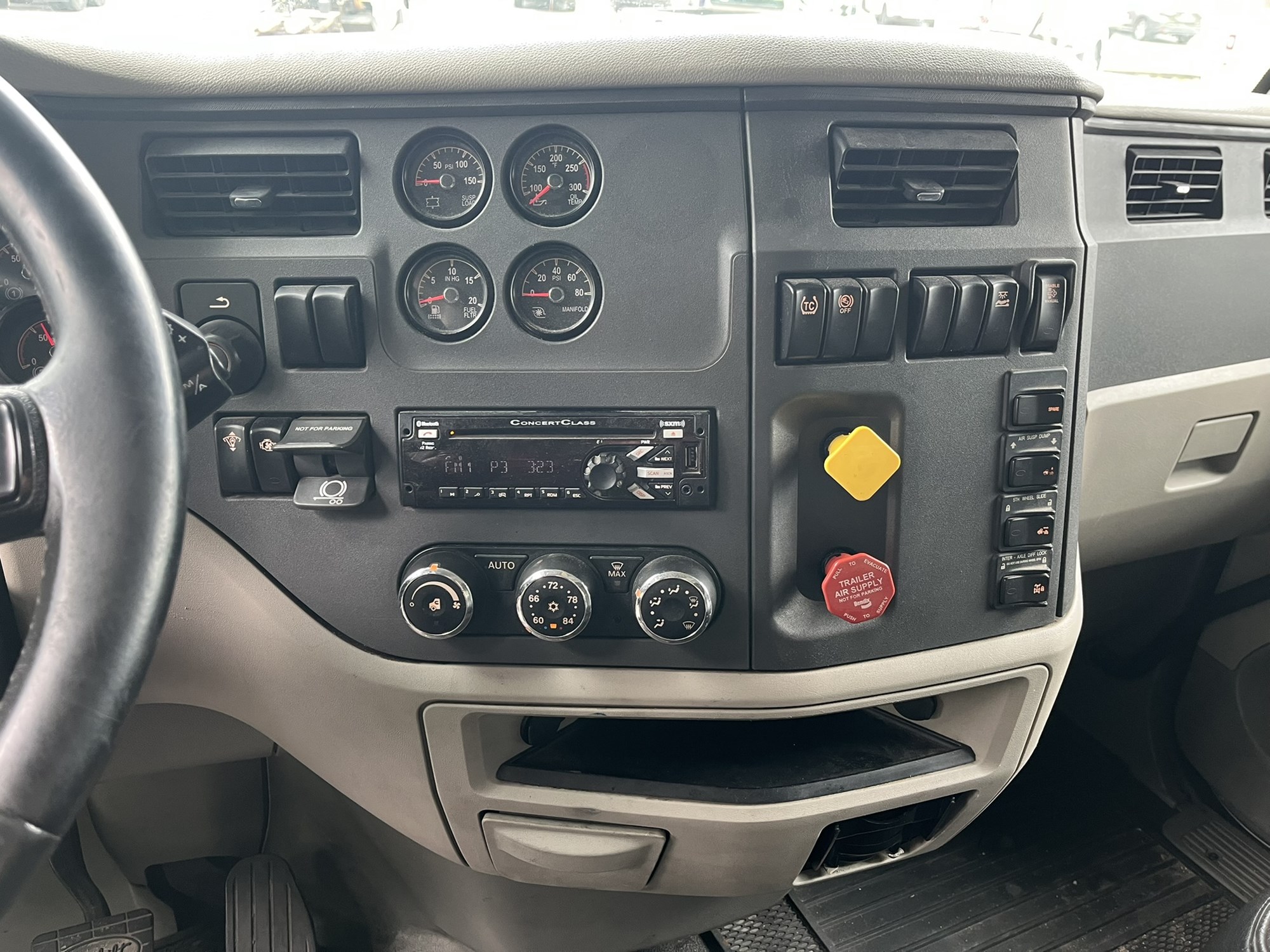 2019 PETERBILT 579 2019 PETERBILT 579 - image 4 of 6