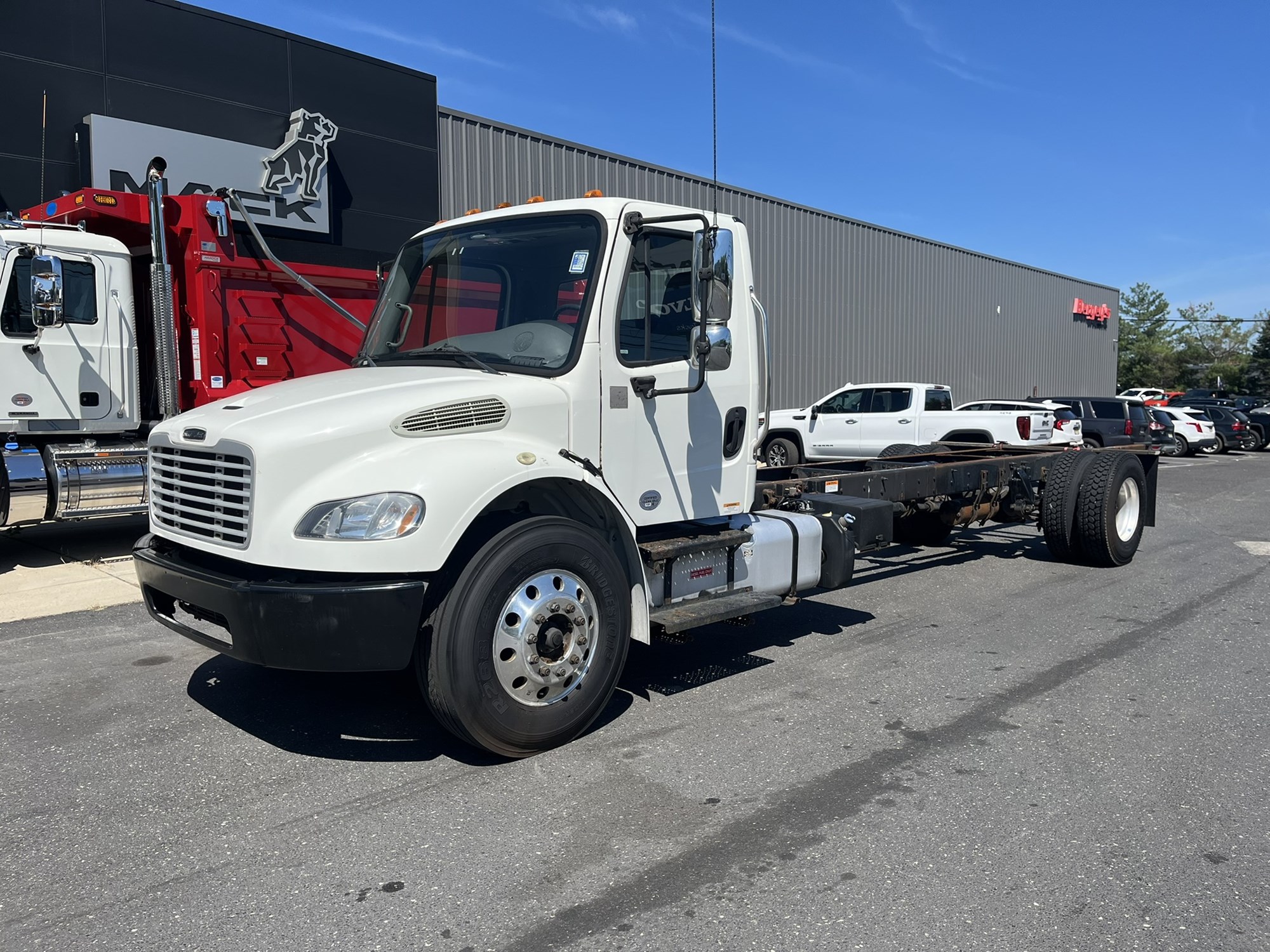 2015 FREIGHTLINER M2 2015 FREIGHTLINER M2 - image 1 of 6