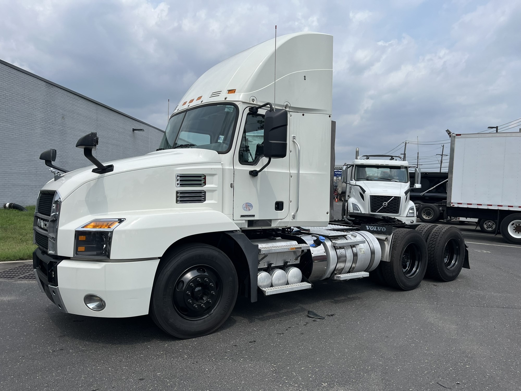 2023 MACK ANTHEM 2023 MACK ANTHEM - image 1 of 4