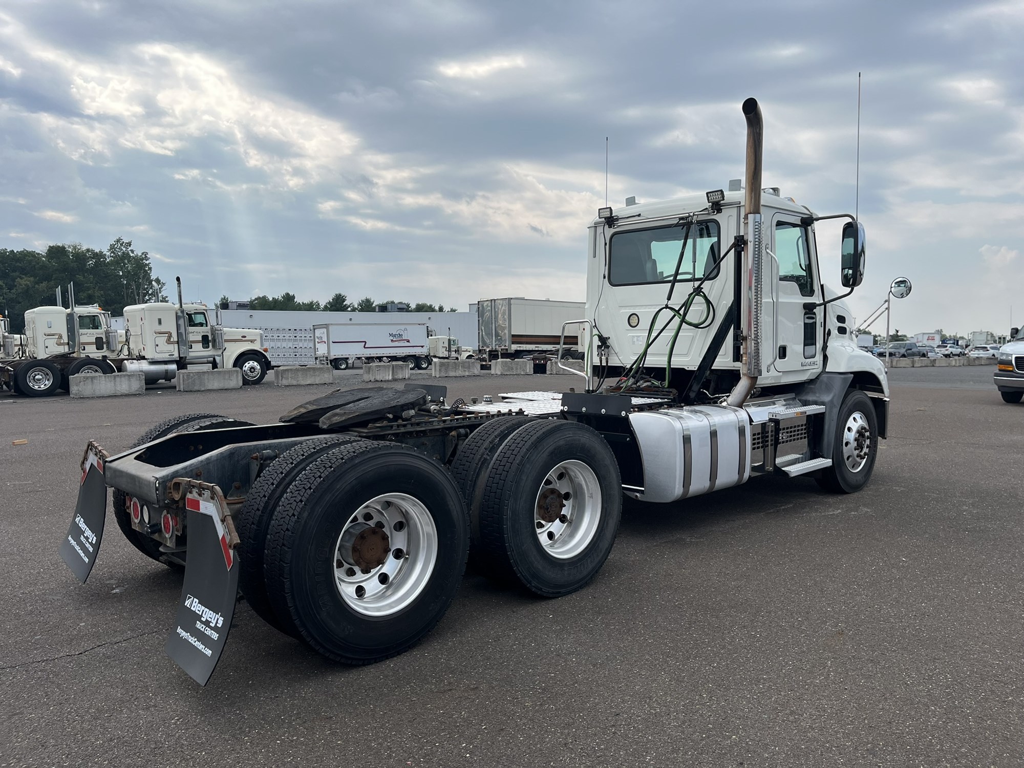 2019 Mack Pinnacle in Souderton, PA — photo 4